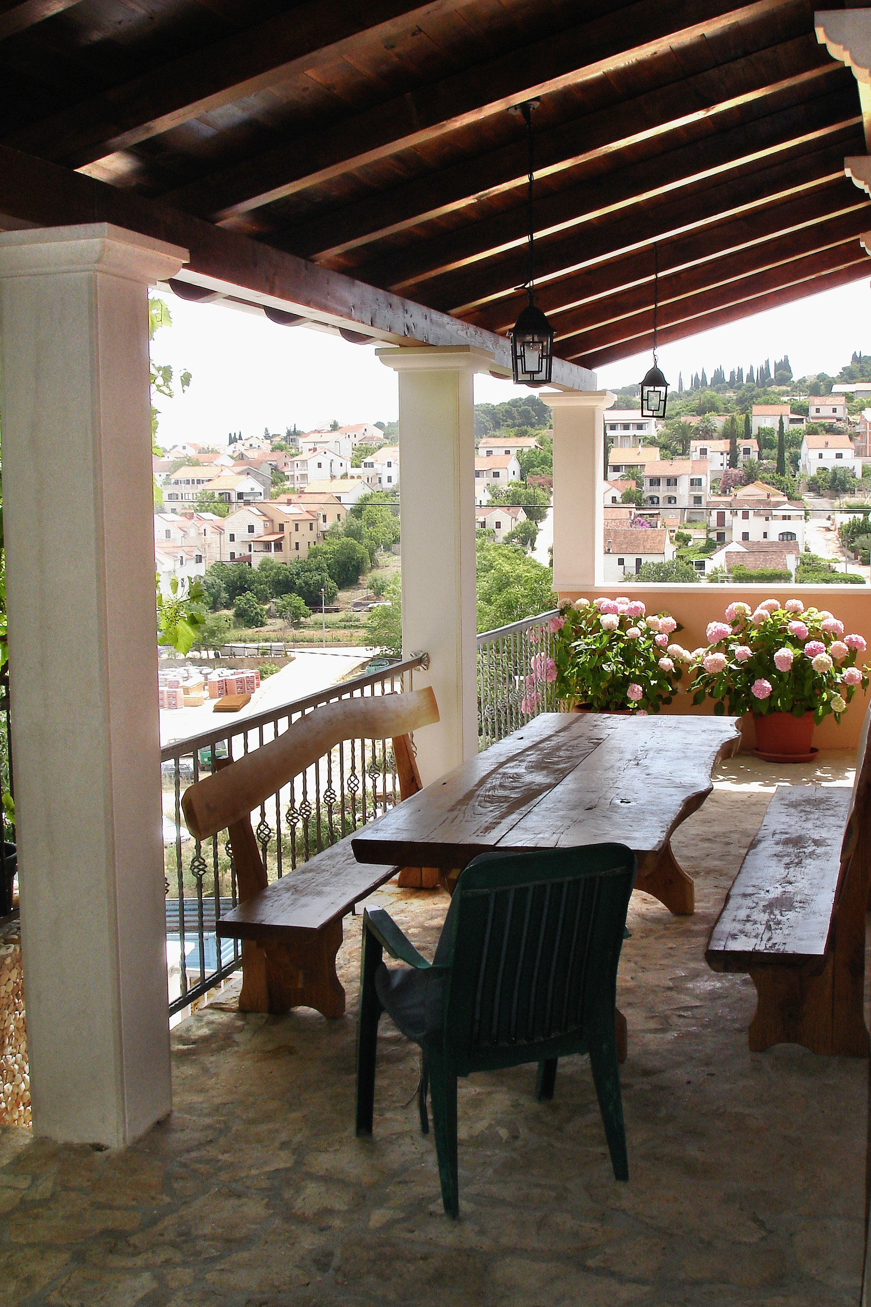 Dvosobni apartman s terasom i pogledom na more Sutivan, Brač  A-a