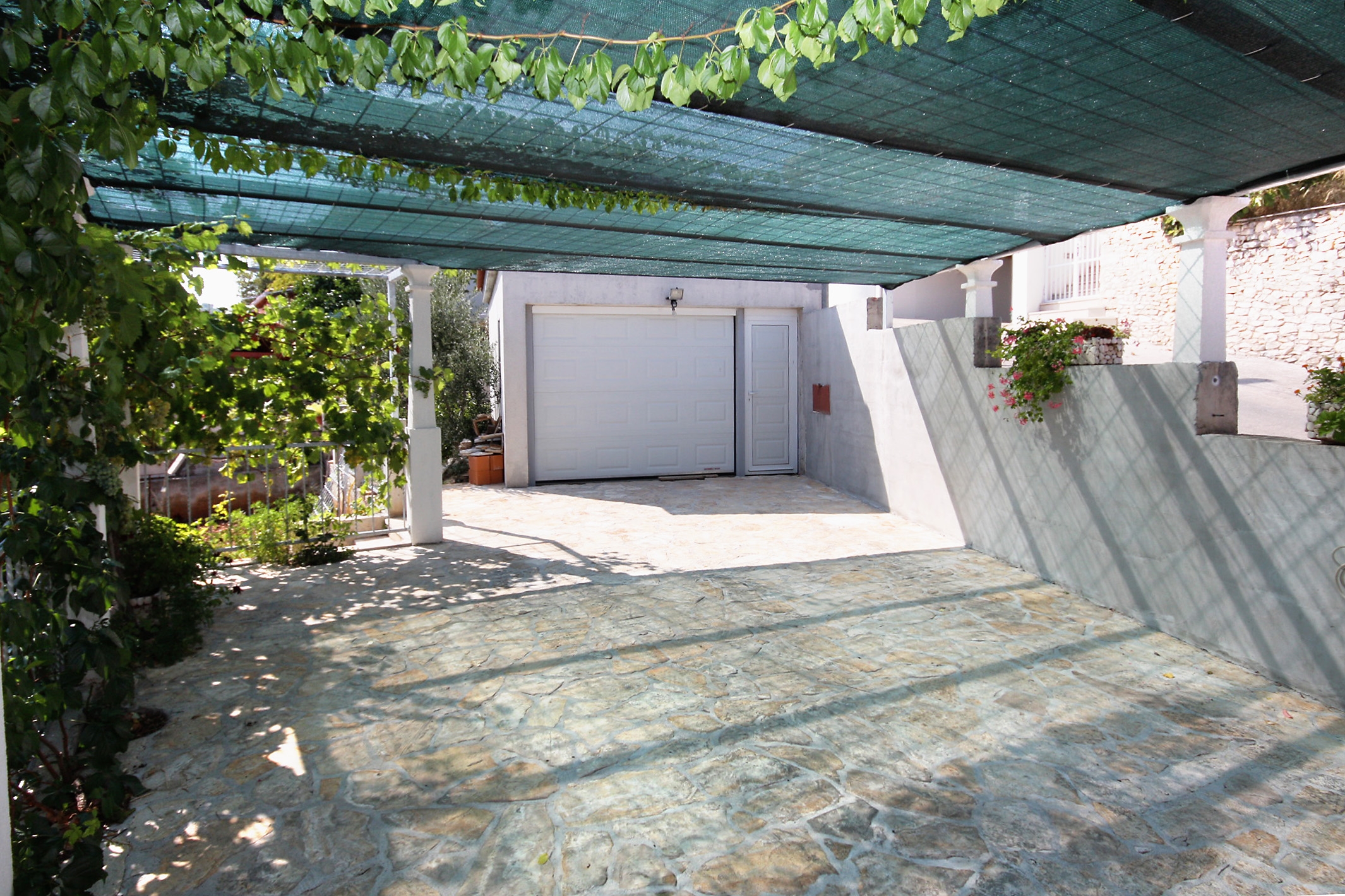 Dvosobni apartman s terasom i pogledom na more Sutivan, Brač  A-a