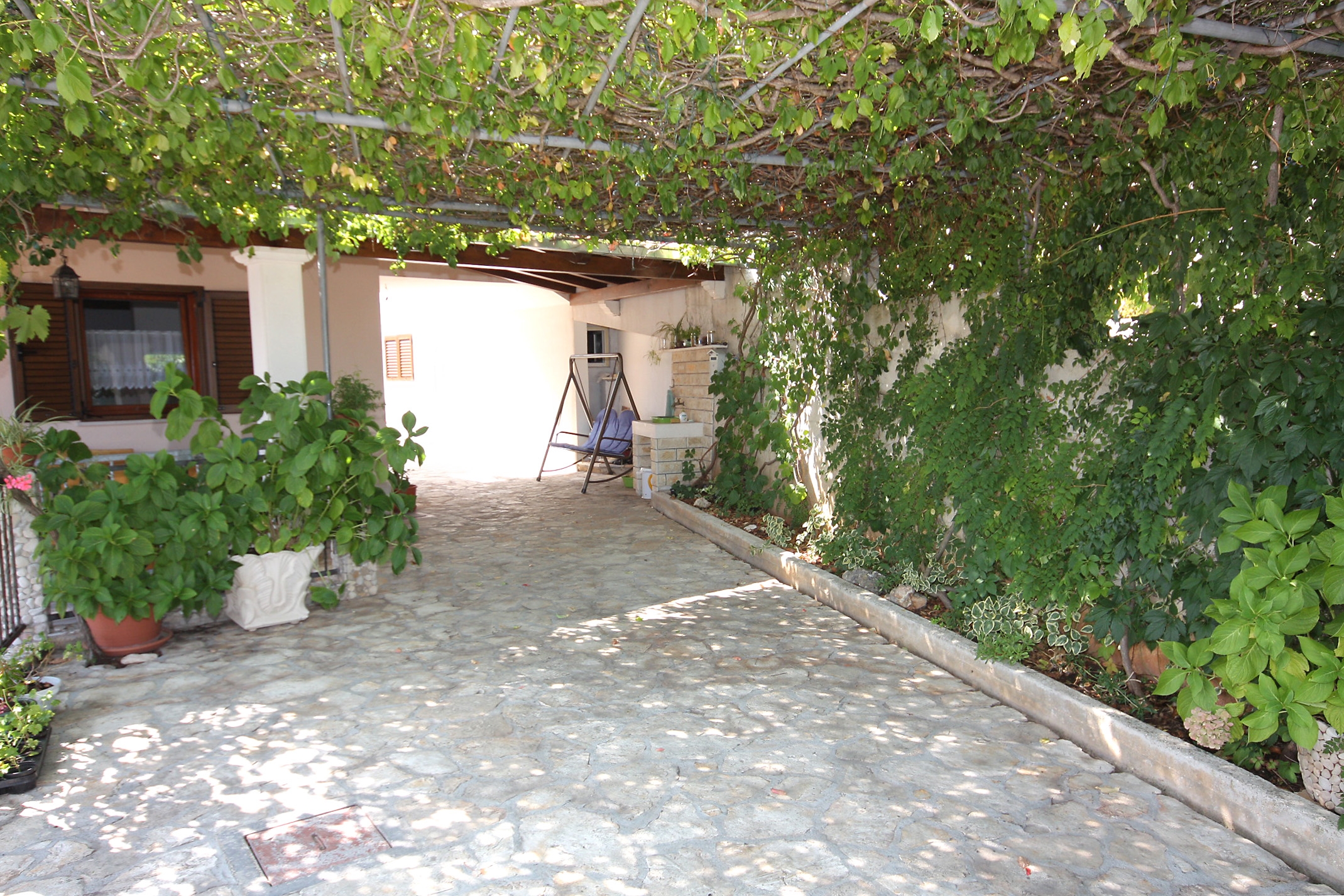 Dvosobni apartman s terasom i pogledom na more Sutivan, Brač  A-a