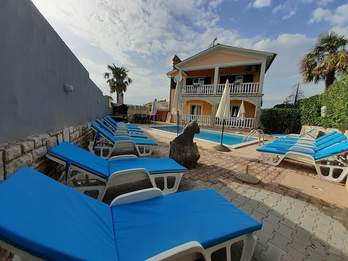 Studio flat with balcony Nedešćina, Central Istria - Središnja Istra (AS-7455-a)