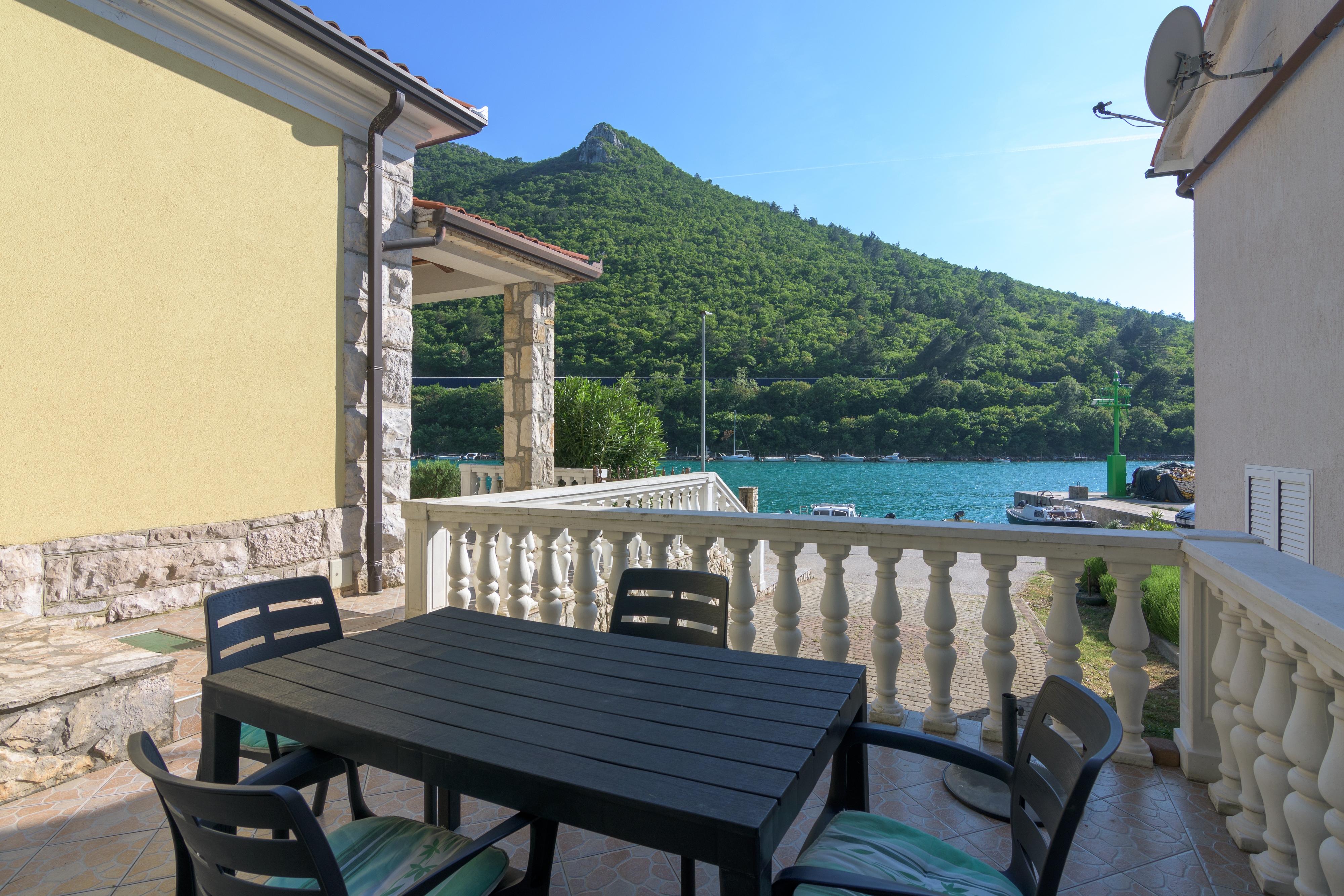 Two bedroom house with terrace and sea view Plomin Luka, Labin  K