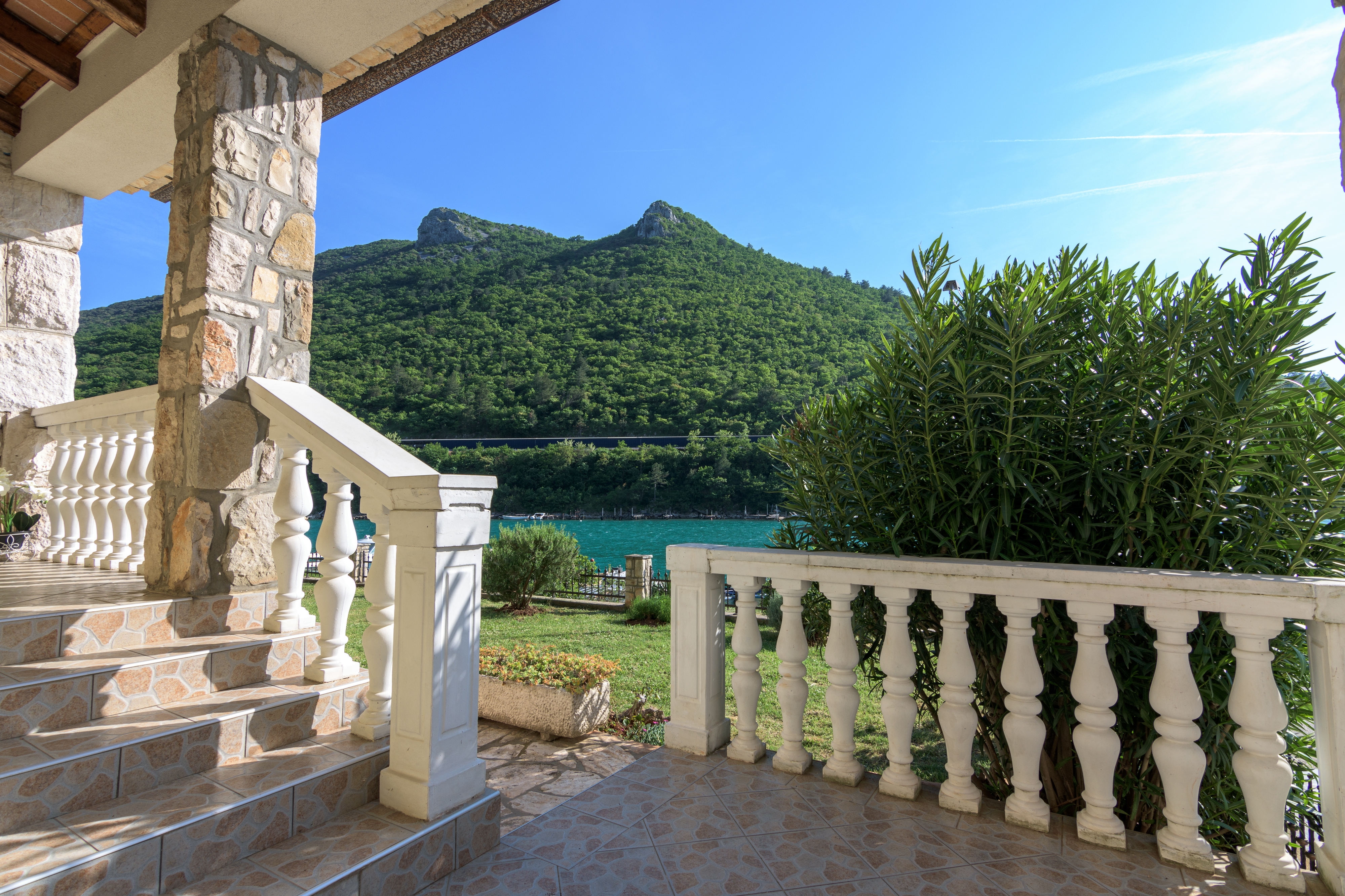 Two bedroom house with terrace and sea view Plomin Luka, Labin  K