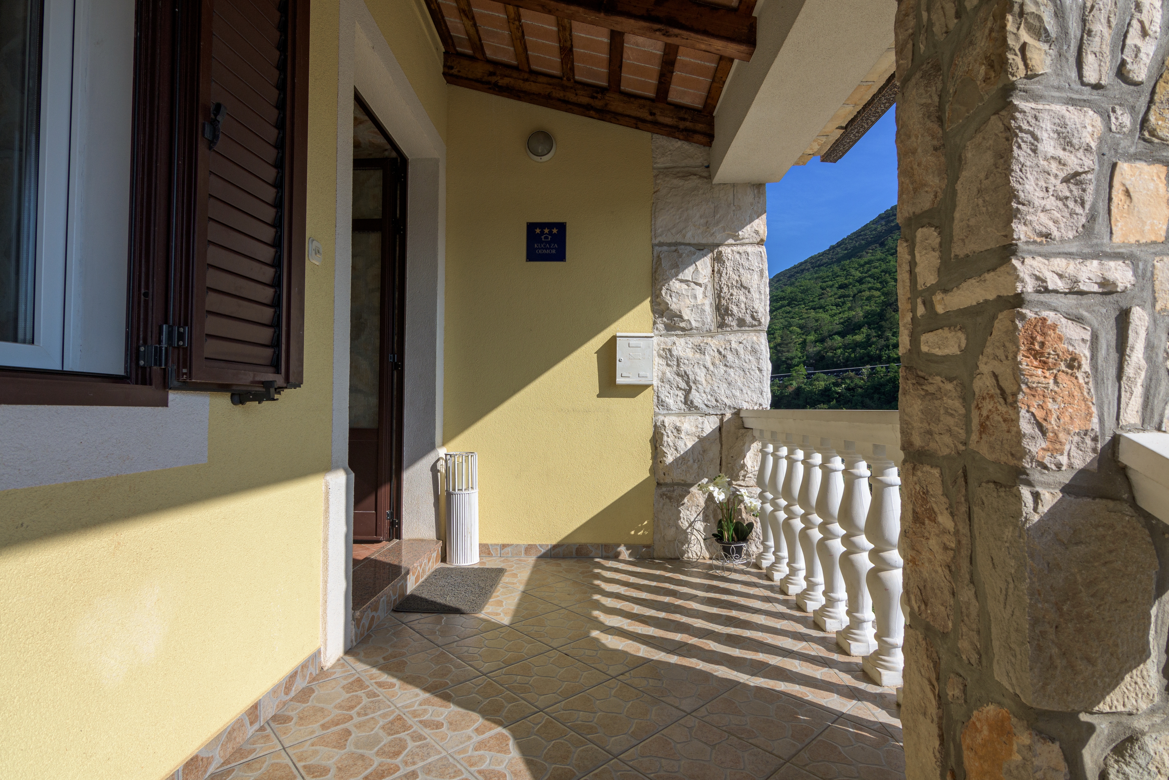 Two bedroom house with terrace and sea view Plomin Luka, Labin  K