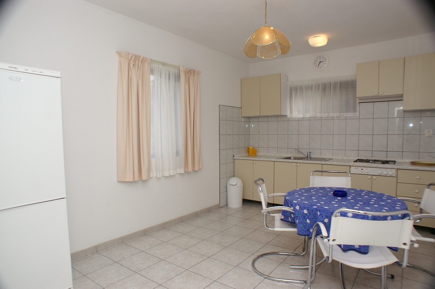 Comfortable and spacious apartment with terrace and sea view Sutivan, Brač  A-a