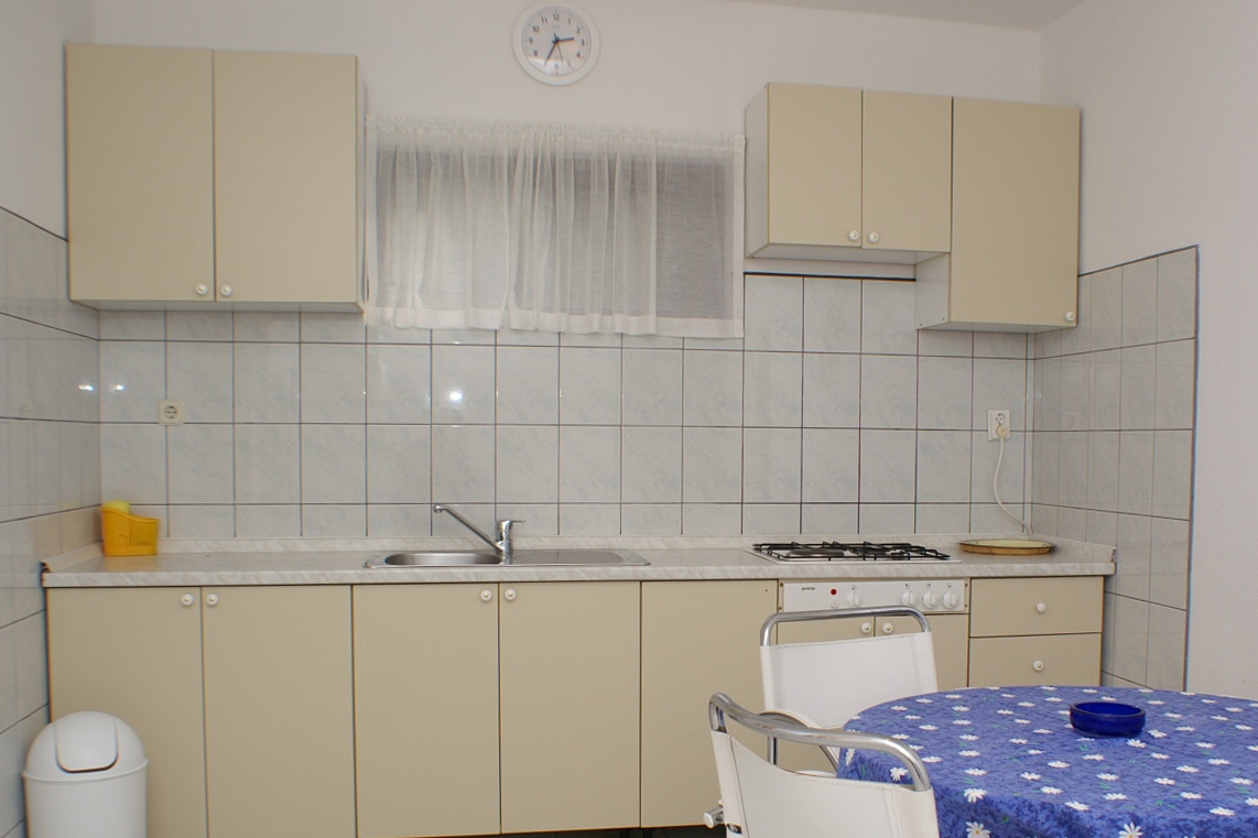 Comfortable and spacious apartment with terrace and sea view Sutivan, Brač  A-a