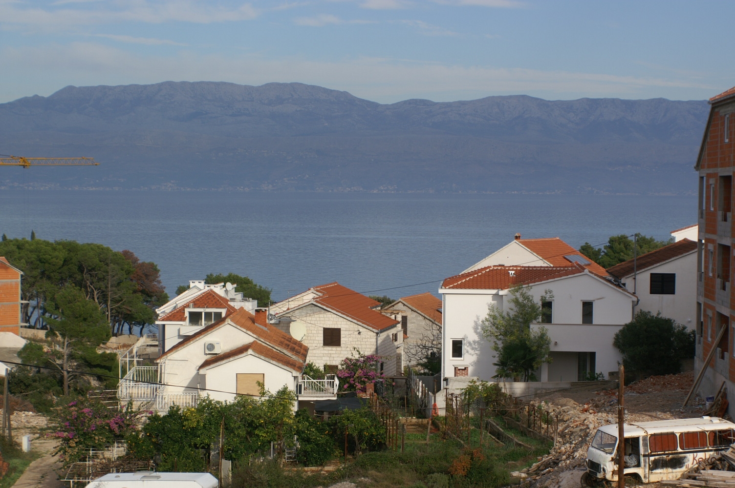 Comfortable and spacious apartment with terrace and sea view Sutivan, Brač  A-a