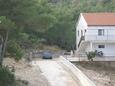 Parking lot Sutivan, Brač, Parking lot 747 - Apartments with pebble beach.