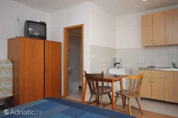 Dining room Dugi Rat, Dining room in the studio-apartment, dopusteni kucni ljubimci i WIFI.