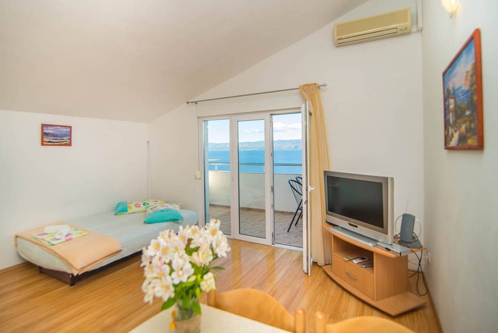 One bedroom apartment with terrace and sea view Mali Rat, Omiš (A-7482-a) One bedroom apartment with terrace and sea view Mali Rat, Omiš (A-7482-a)