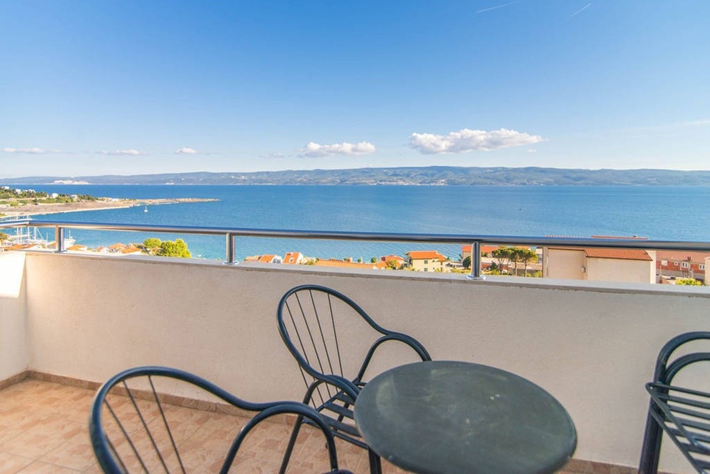 One bedroom apartment with terrace and sea view Mali Rat, Omiš (A-7482-a) One bedroom apartment with terrace and sea view Mali Rat, Omiš (A-7482-a)