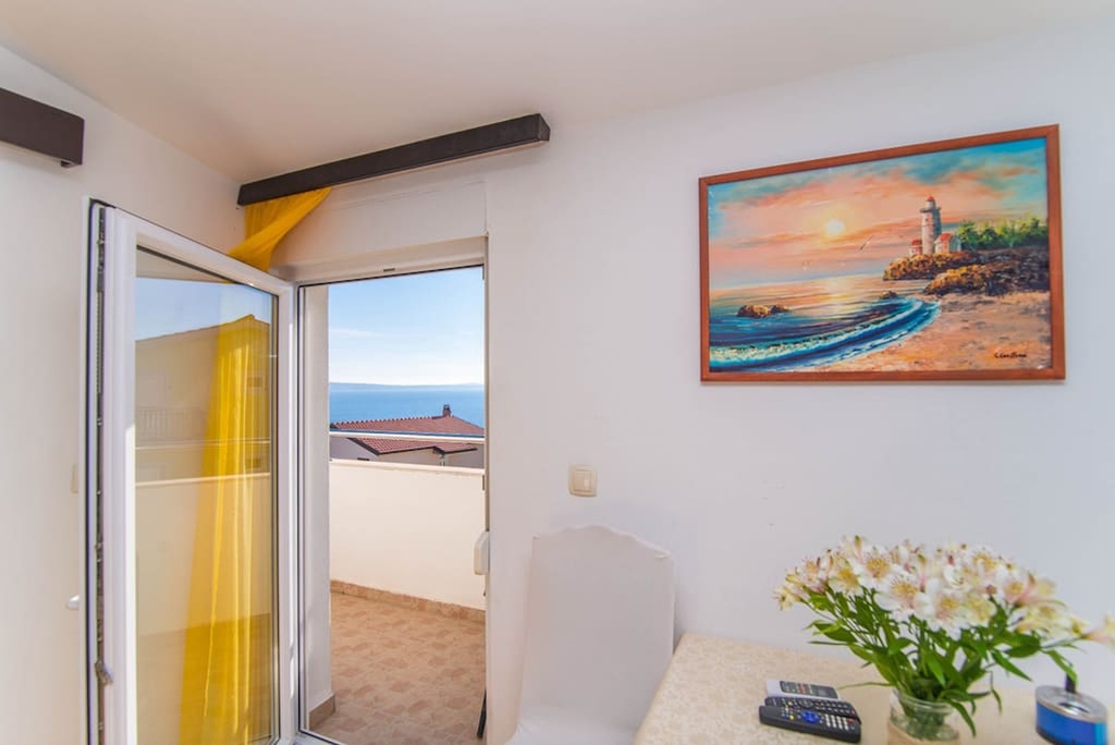 Studio flat with balcony and sea view Mali Rat, Omiš (AS-7482-b)