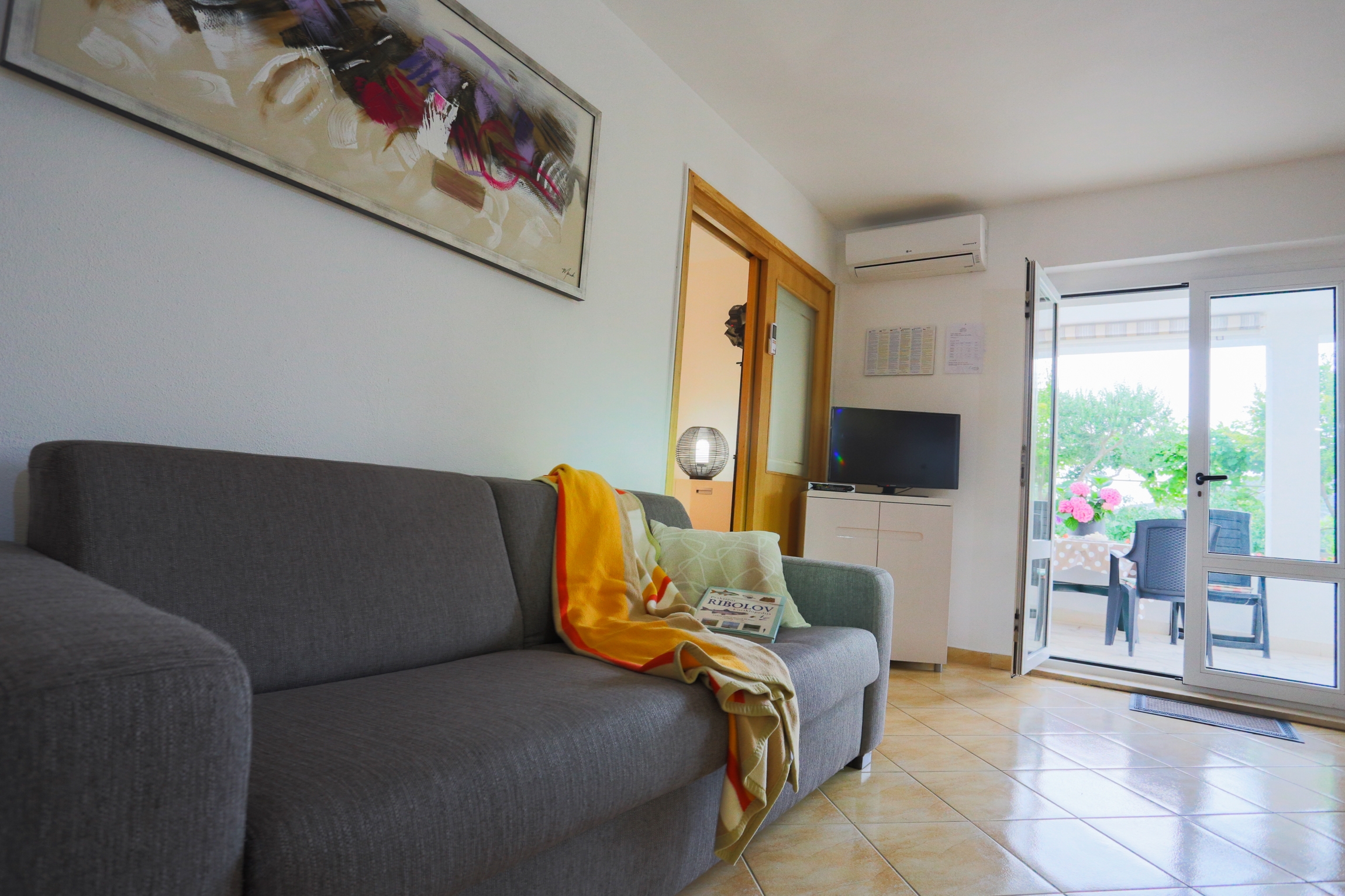 One bedroom apartment near beach Ražanj, Rogoznica  A-c