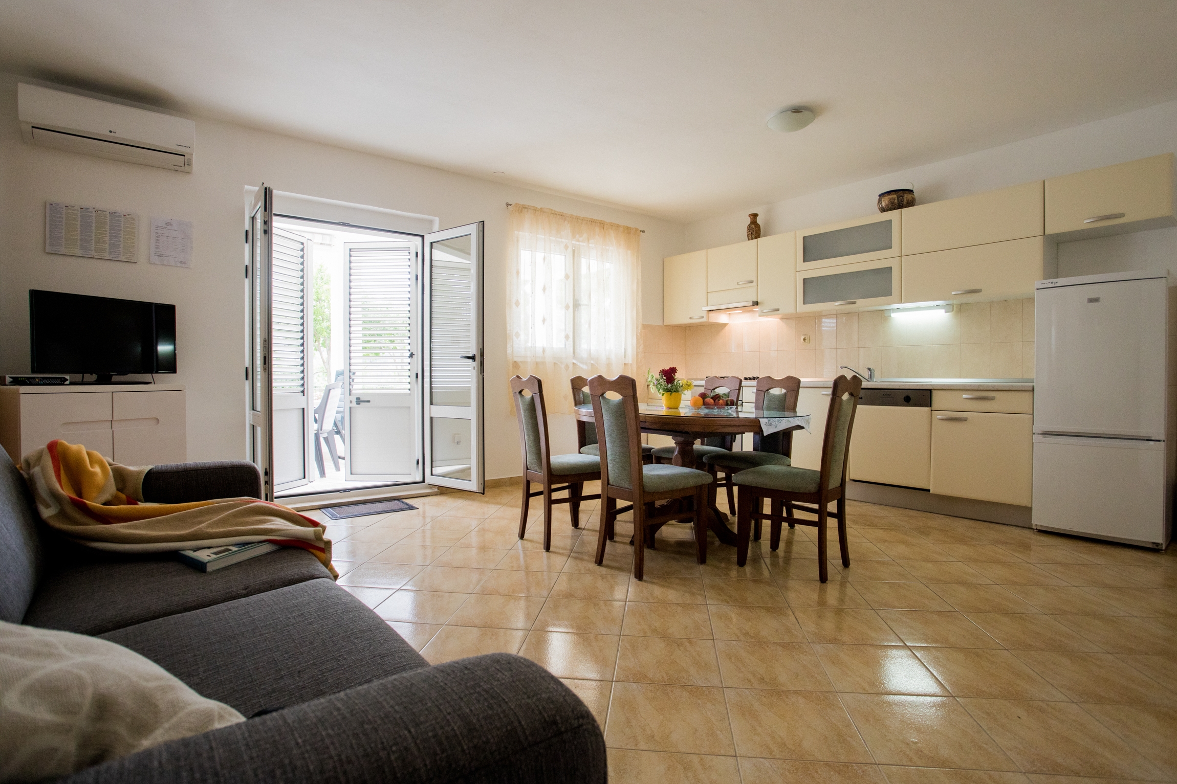 One bedroom apartment near beach Ražanj, Rogoznica  A-c