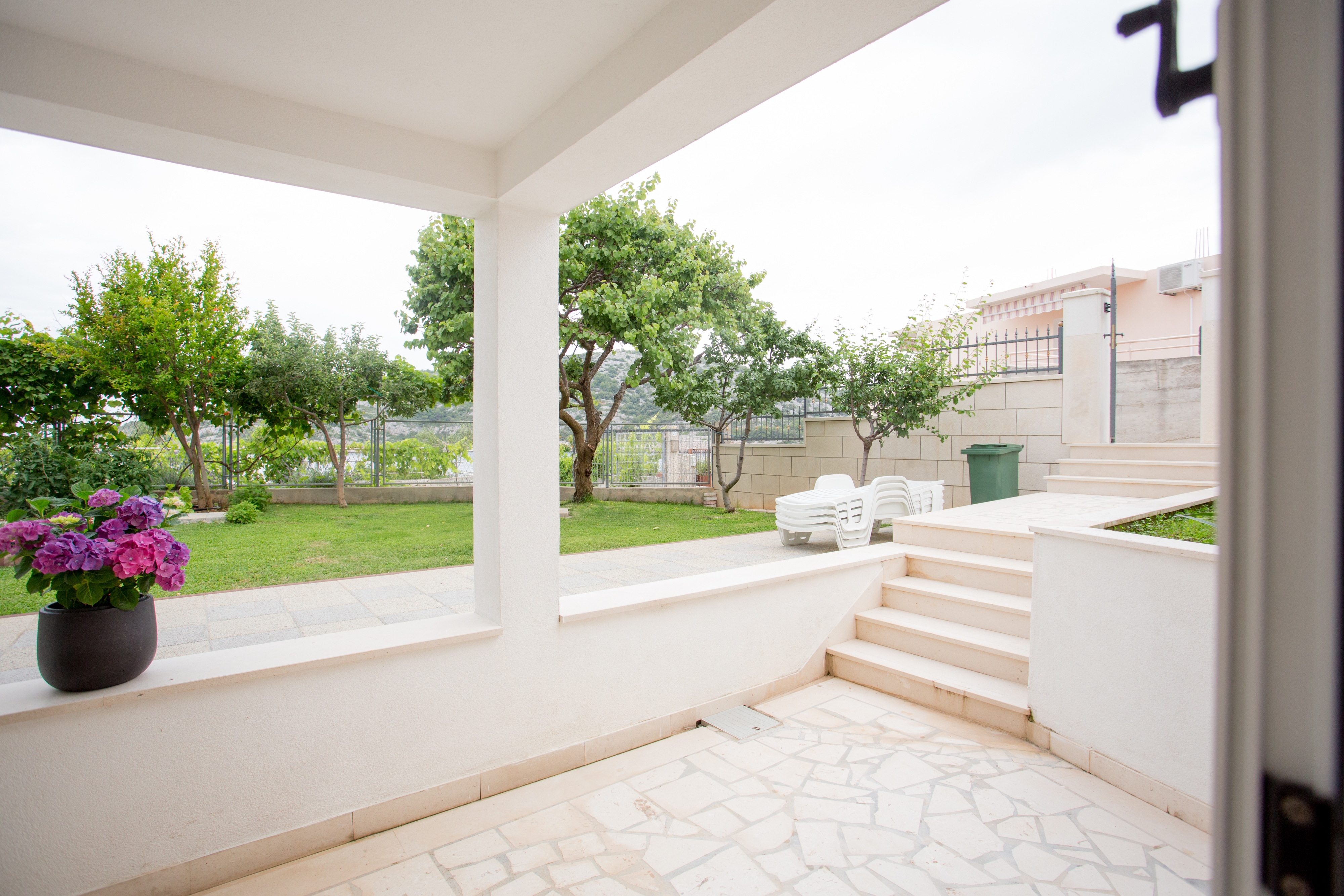 One bedroom apartment near beach Ražanj, Rogoznica  A-c