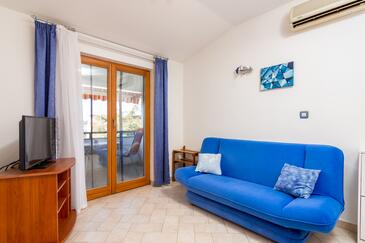 Medulin, Sala de estar in the apartment, air condition available y WiFi.