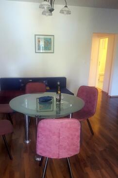 Novi Vinodolski, Столовая в размещении типа apartment, доступный кондиционер, Домашние животные допускаются и WiFi.