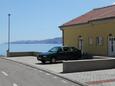 Novi Vinodolski, Novi Vinodolski, Парковка 7503 - Апартаменты с галечным пляжем.
