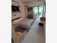 Seget Vranjica, Bedroom in the studio-apartment, air condition available and WiFi.