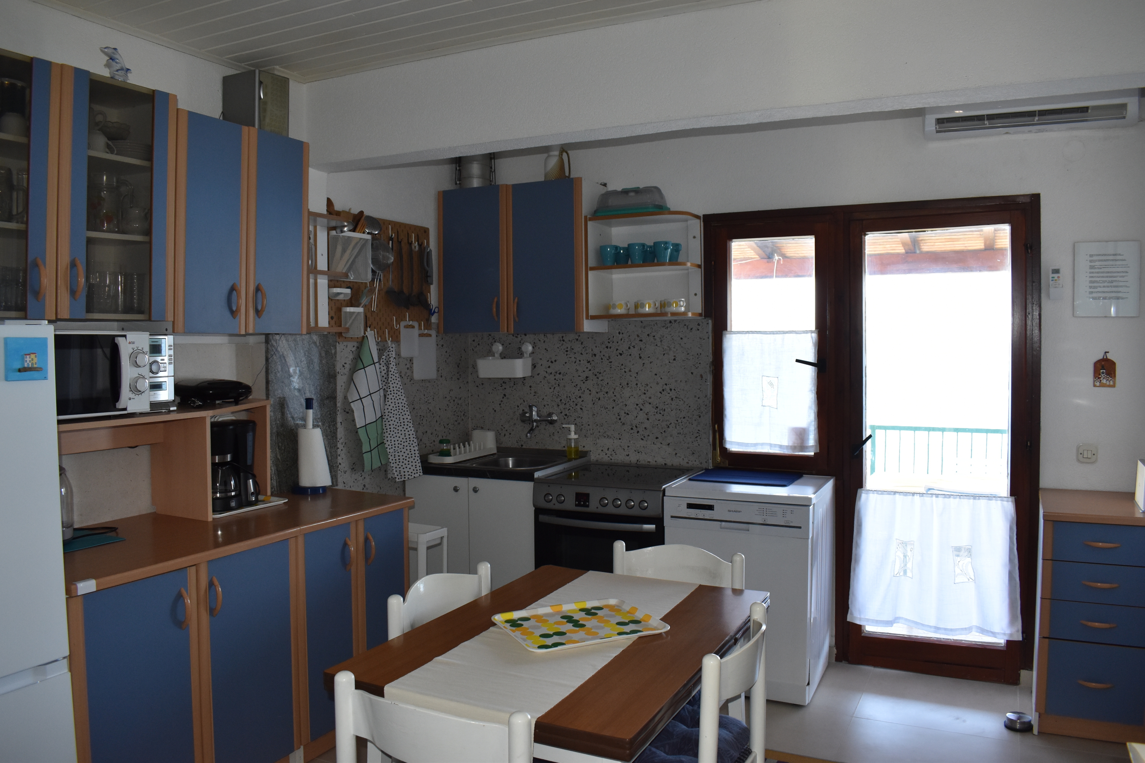 Two bedroom apartment near beach Seget Vranjica, Trogir  A-a