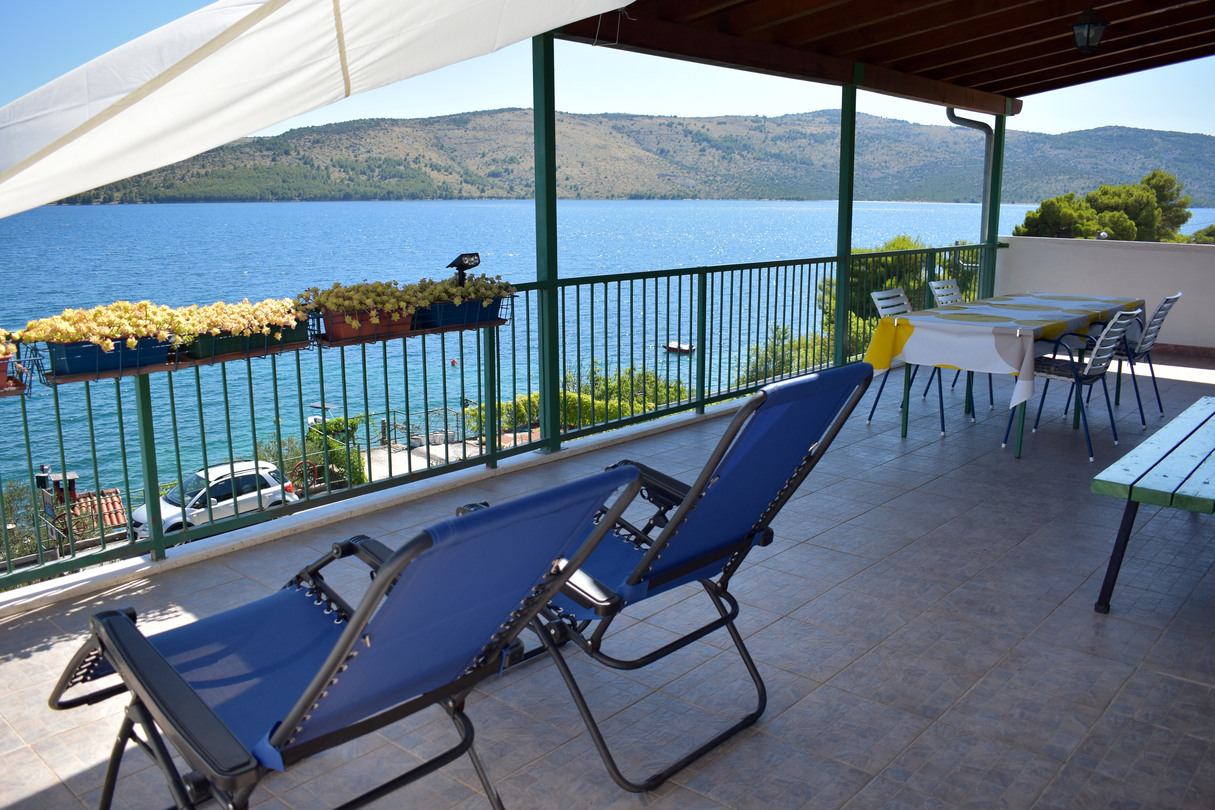 Dvosobni apartman uz plažu Seget Vranjica, Trogir  A-a