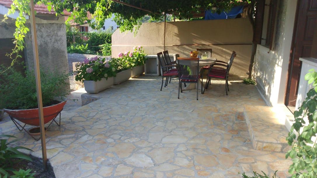 Four bedroom house with terrace and sea view Vinišće, Trogir  K
