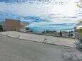 Parking lot Pisak, Omiš, Parking lot 7519 - Apartments near sea with pebble beach.