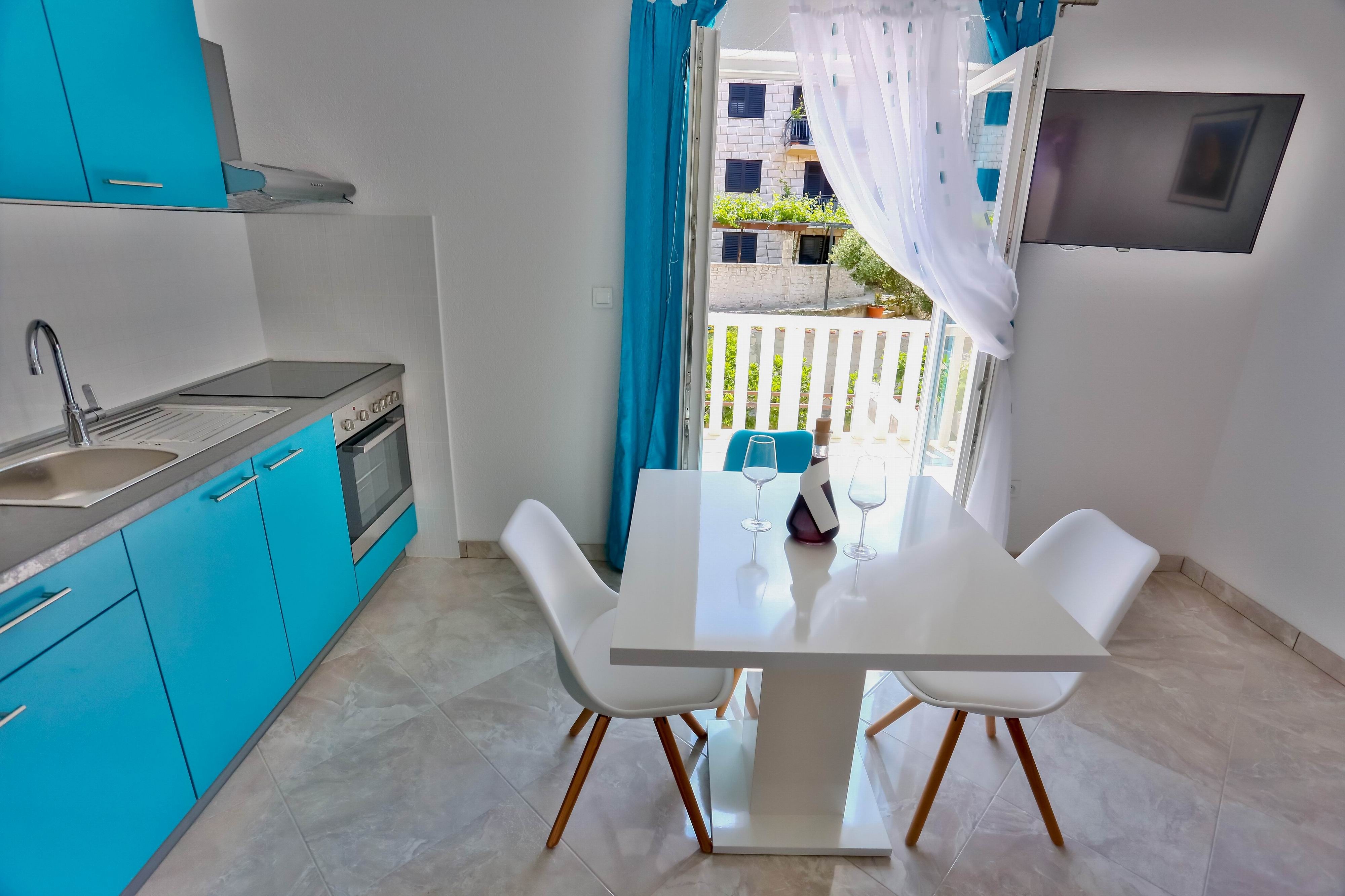 One bedroom apartment with balcony Sutivan, Brač  A-a