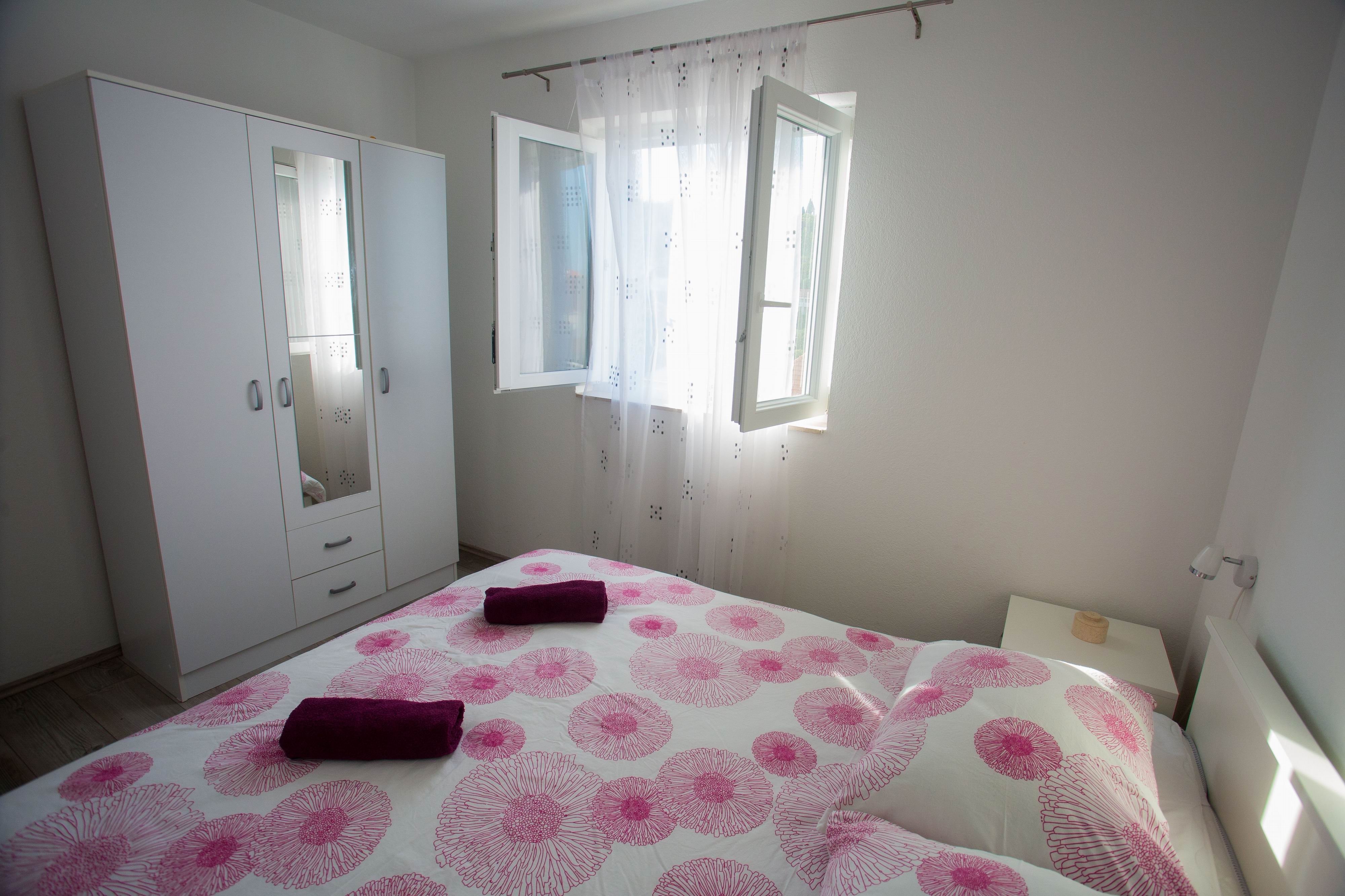 One bedroom apartment with balcony Sutivan, Brač  A-c