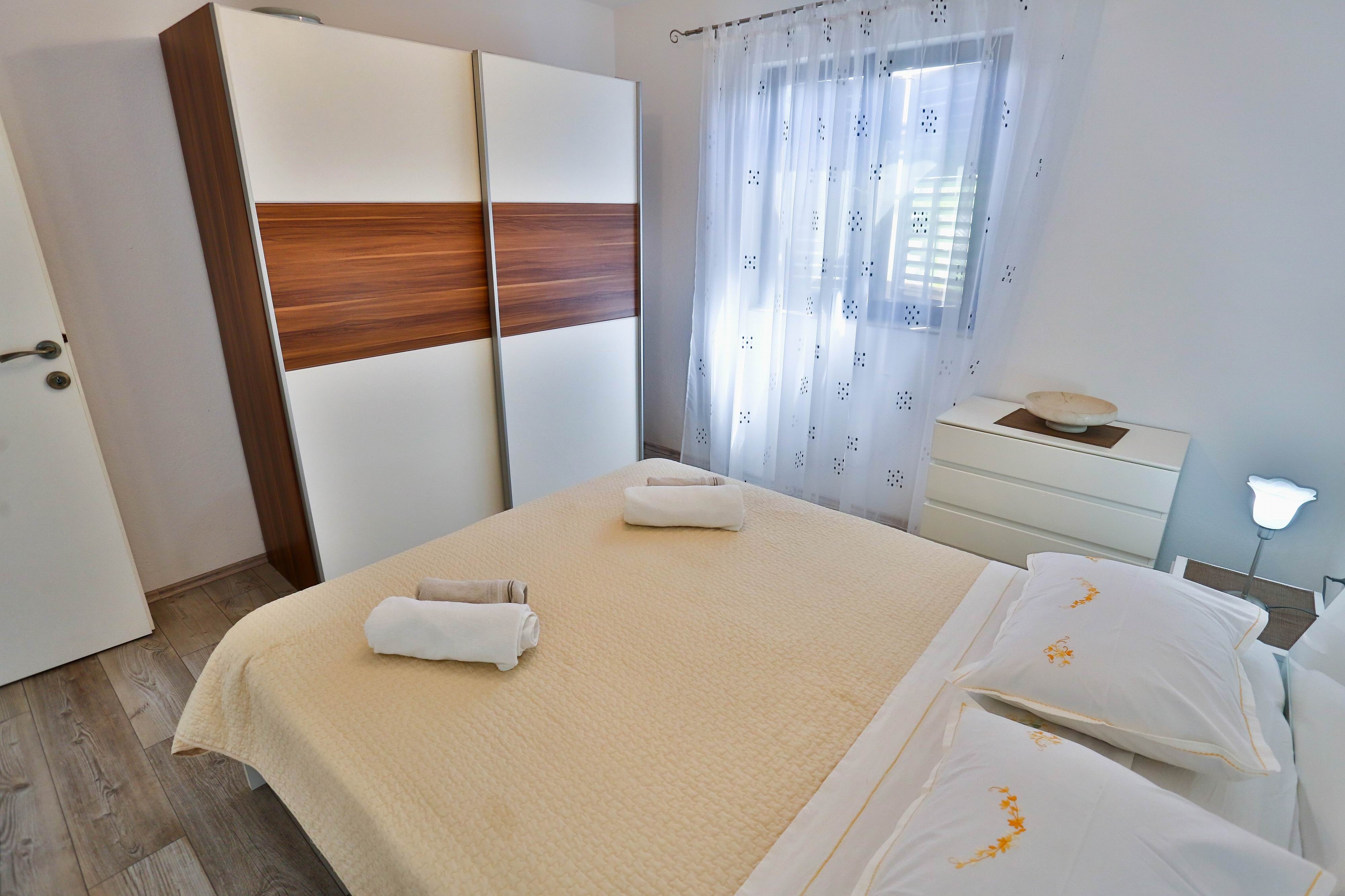 One bedroom apartment with balcony and sea view Sutivan, Brač  A-d