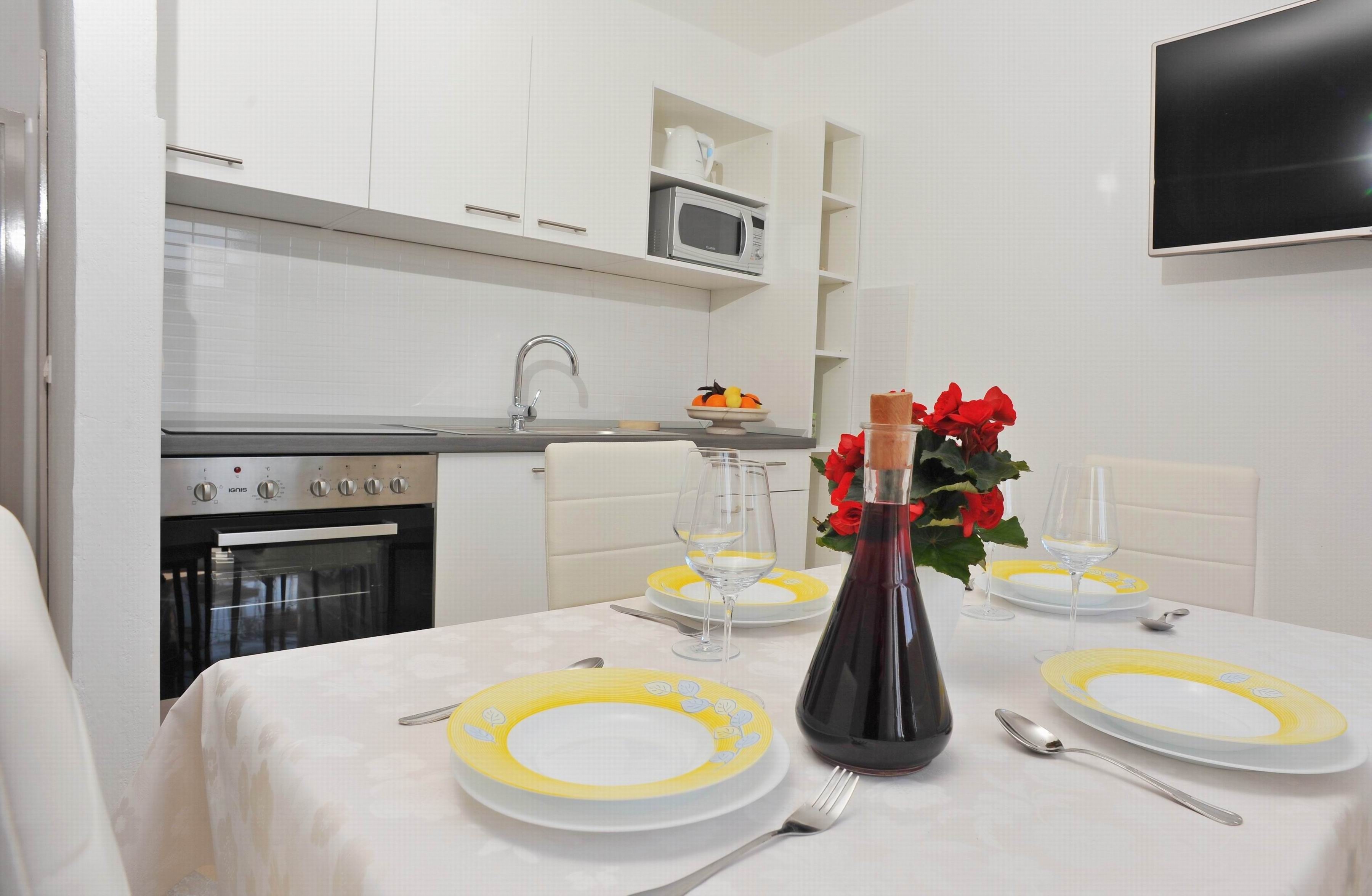 One bedroom apartment with balcony and sea view Sutivan, Brač  A-d