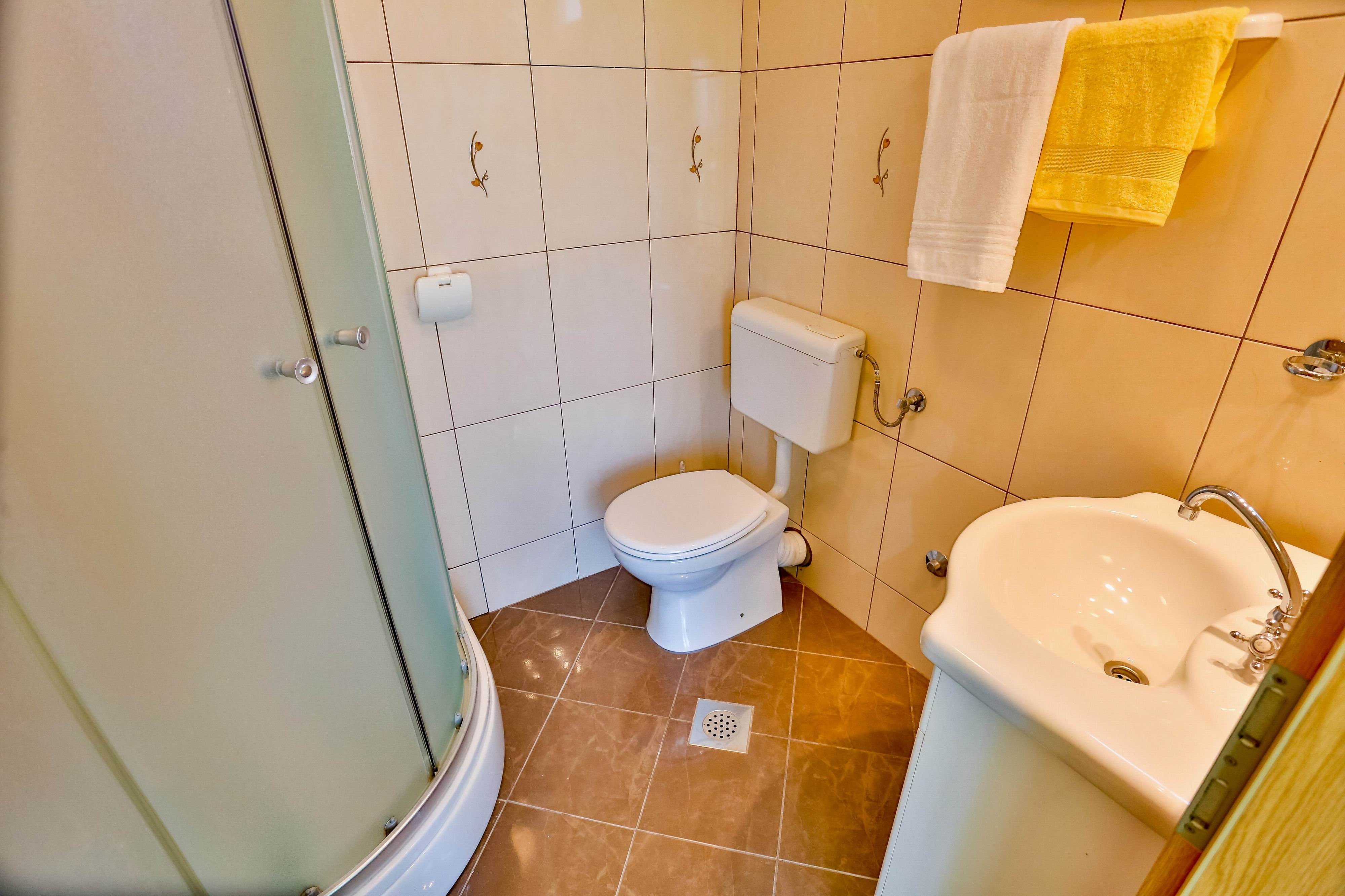 Two bedroom apartment with terrace and sea view Sutivan, Brač  A-f