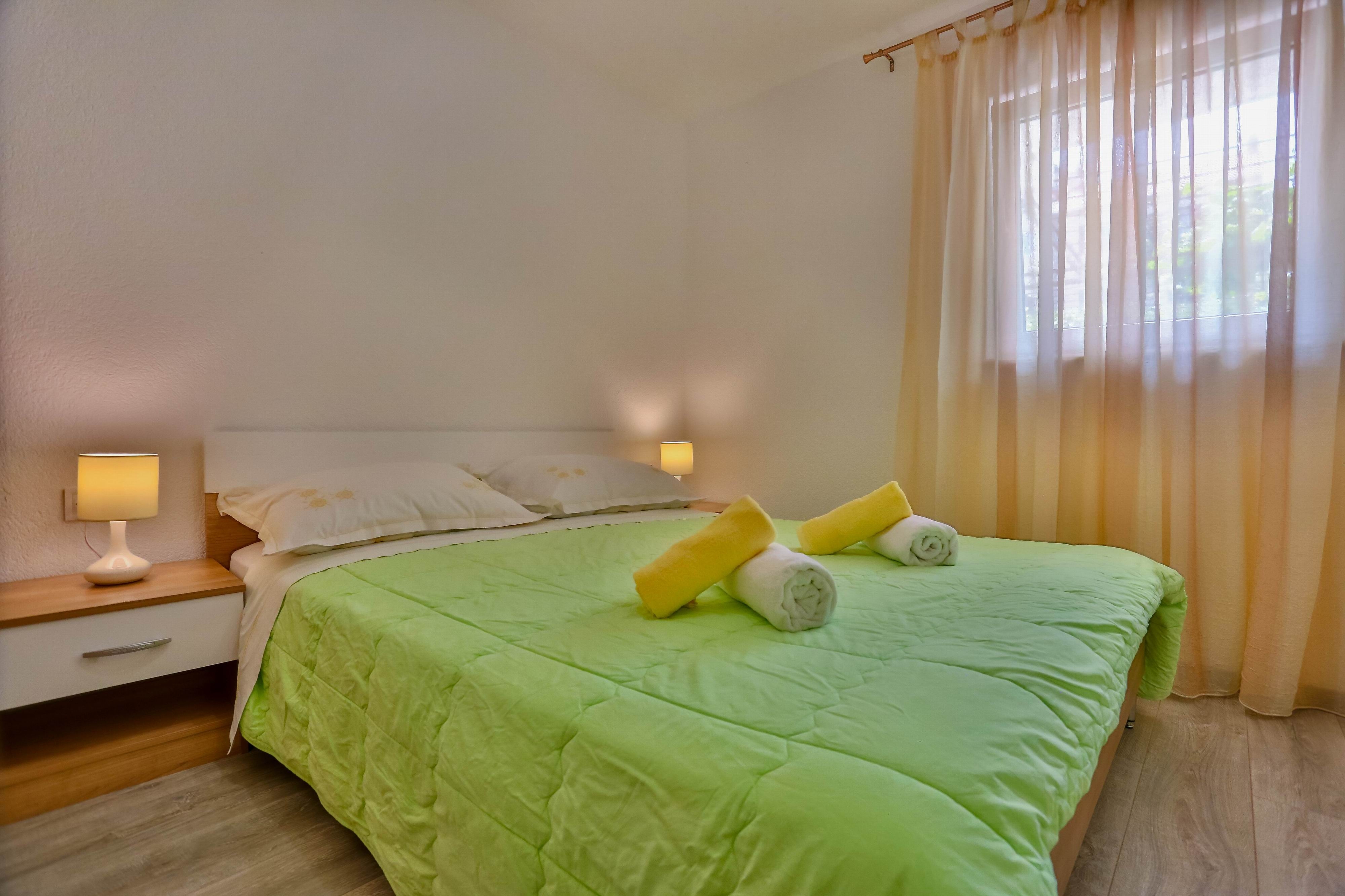 Two bedroom apartment with terrace and sea view Sutivan, Brač  A-f