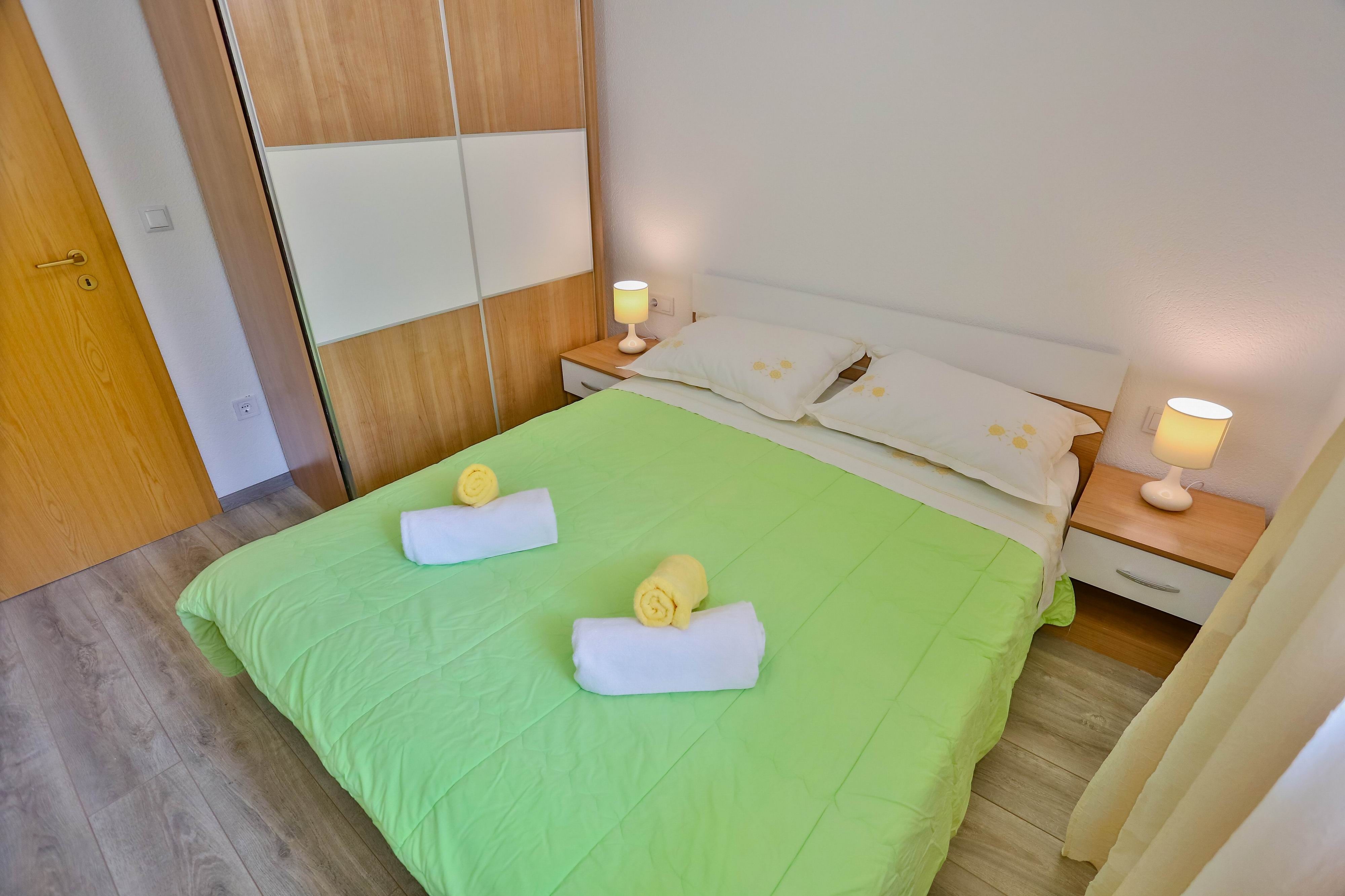 Two bedroom apartment with terrace and sea view Sutivan, Brač  A-f