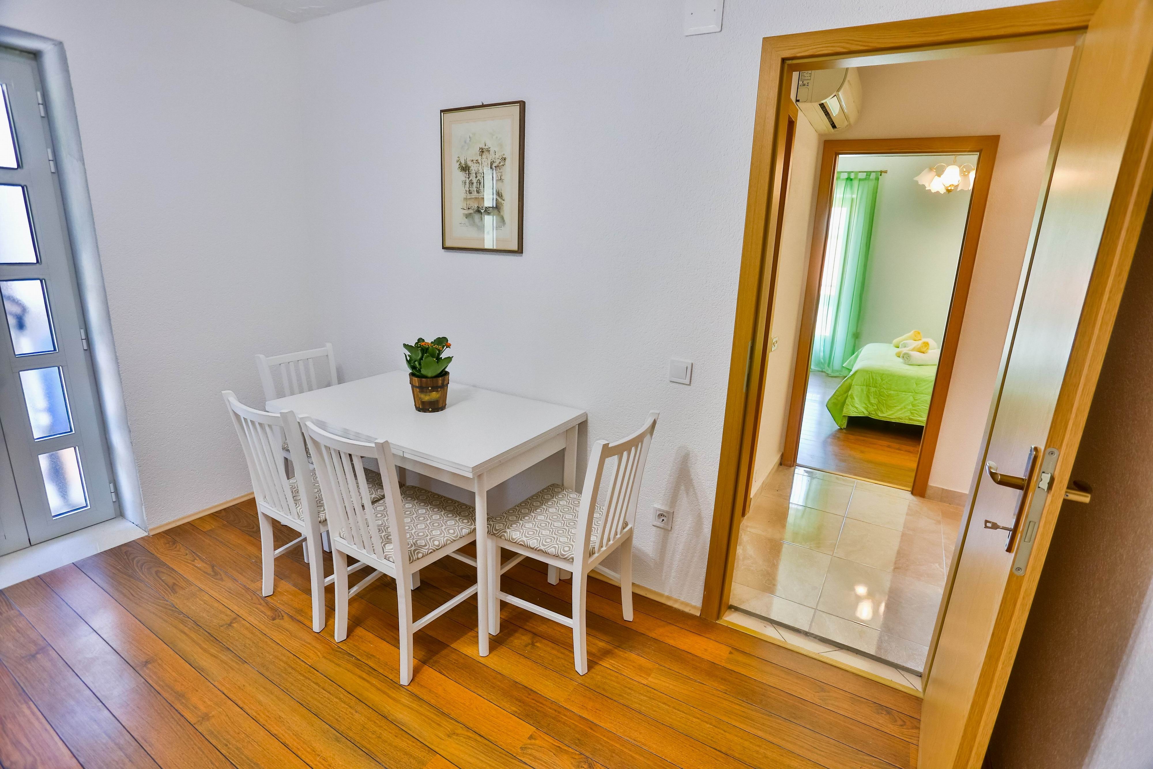 Two bedroom apartment with terrace and sea view Sutivan, Brač  A-f