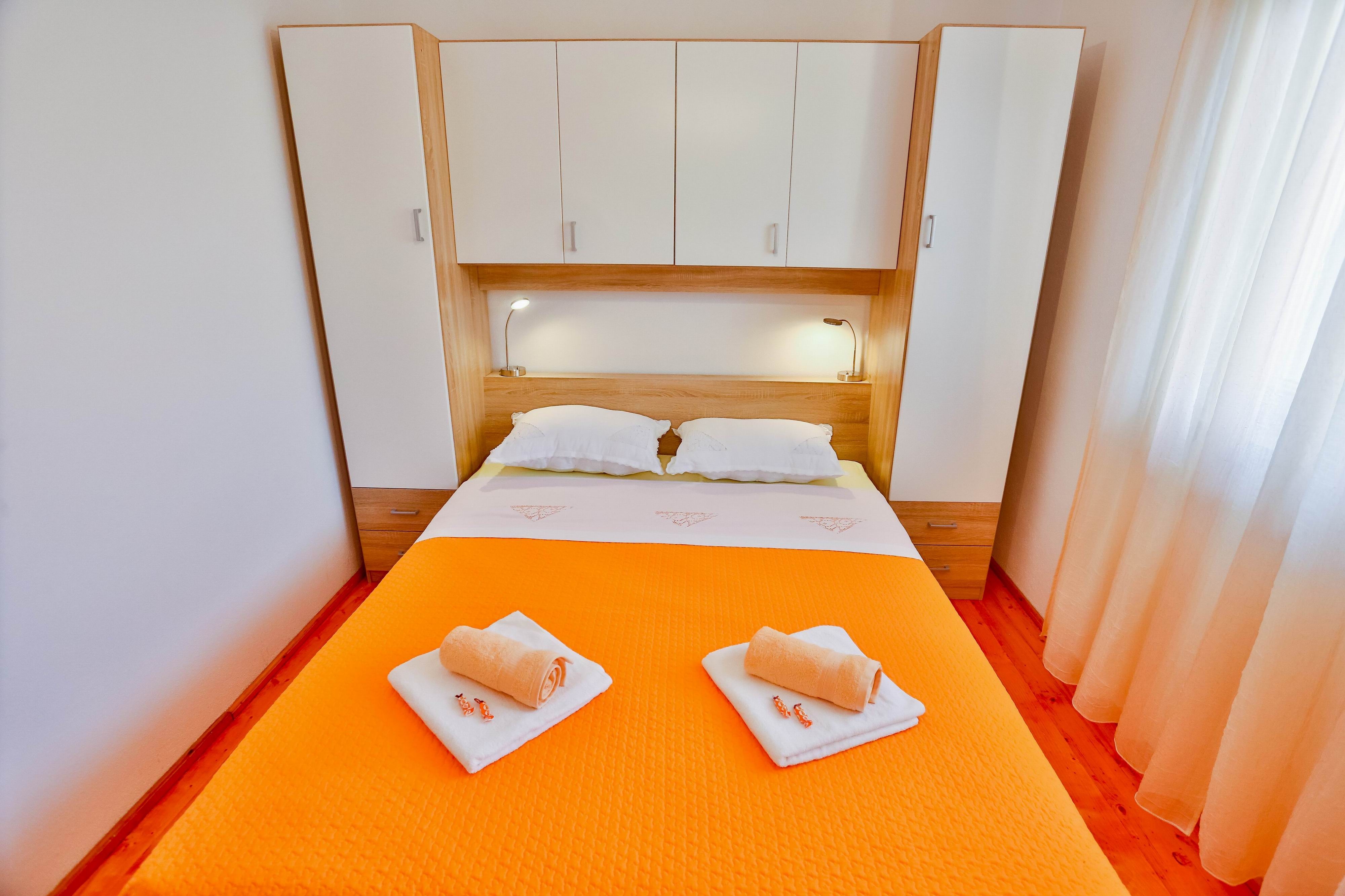 Two bedroom apartment with terrace Sutivan, Brač  A-g