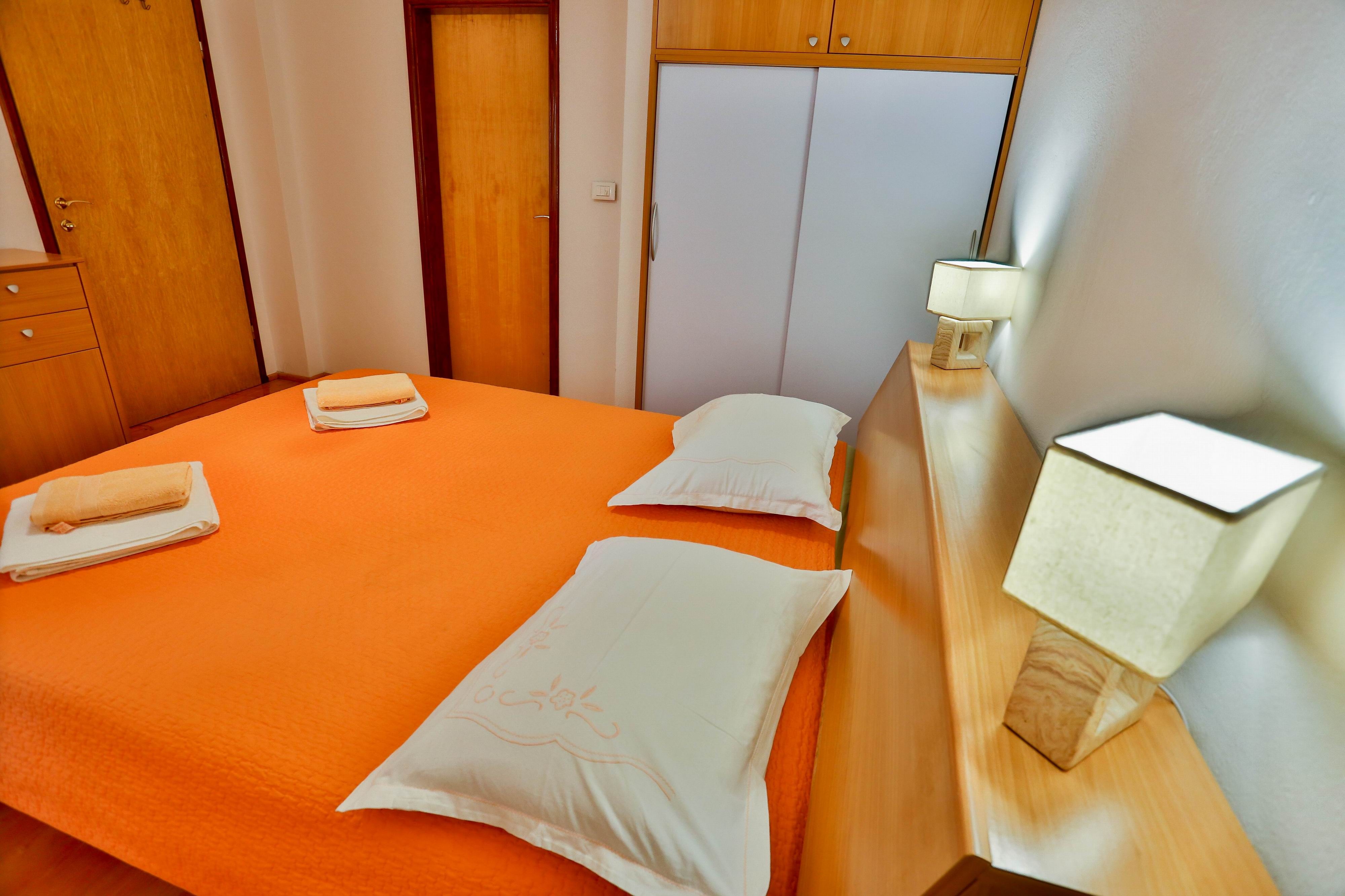 Two bedroom apartment with terrace Sutivan, Brač  A-g