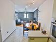 Sutivan, Dining room in the apartment, (pet friendly) and WiFi.