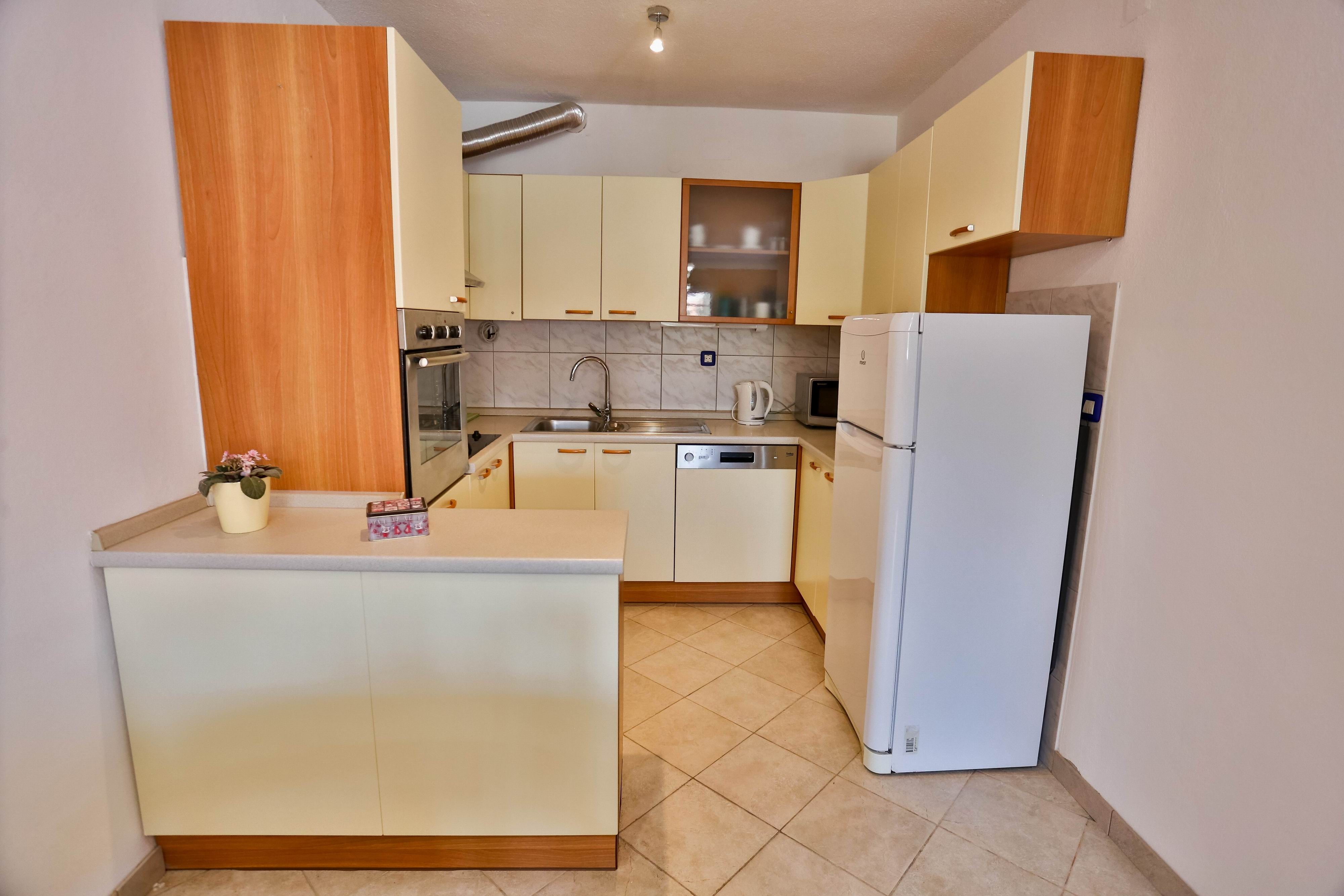 Two bedroom apartment with terrace Sutivan, Brač  A-g