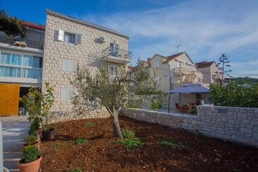 Sutivan, Brač, Property 752 - Apartments with pebble beach.