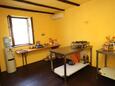 Škrapi, Kitchen 3 in the house, air condition available, (pet friendly) and WiFi.
