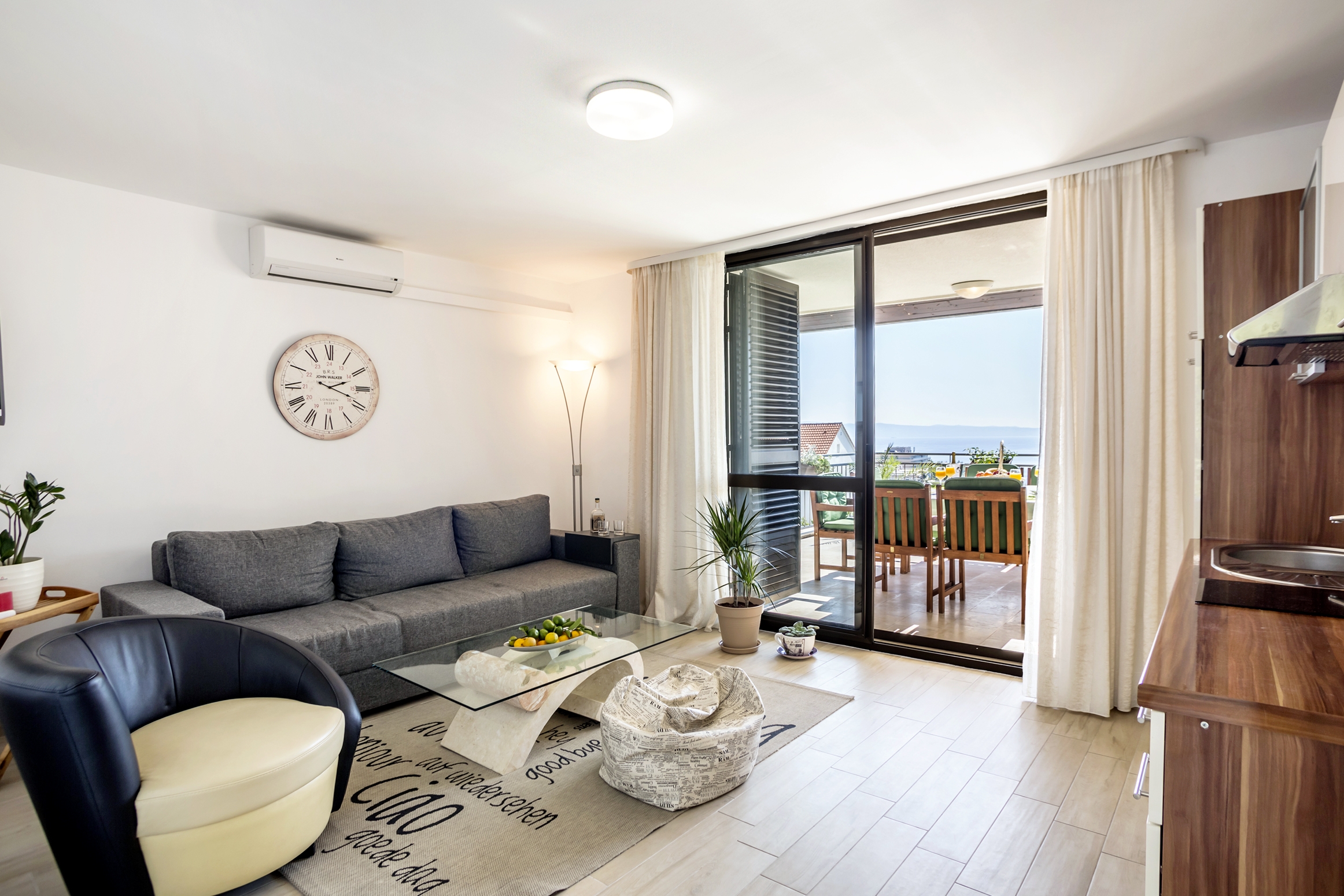 One bedroom apartment with terrace and sea view Podstrana, Split (A-7539-b)
