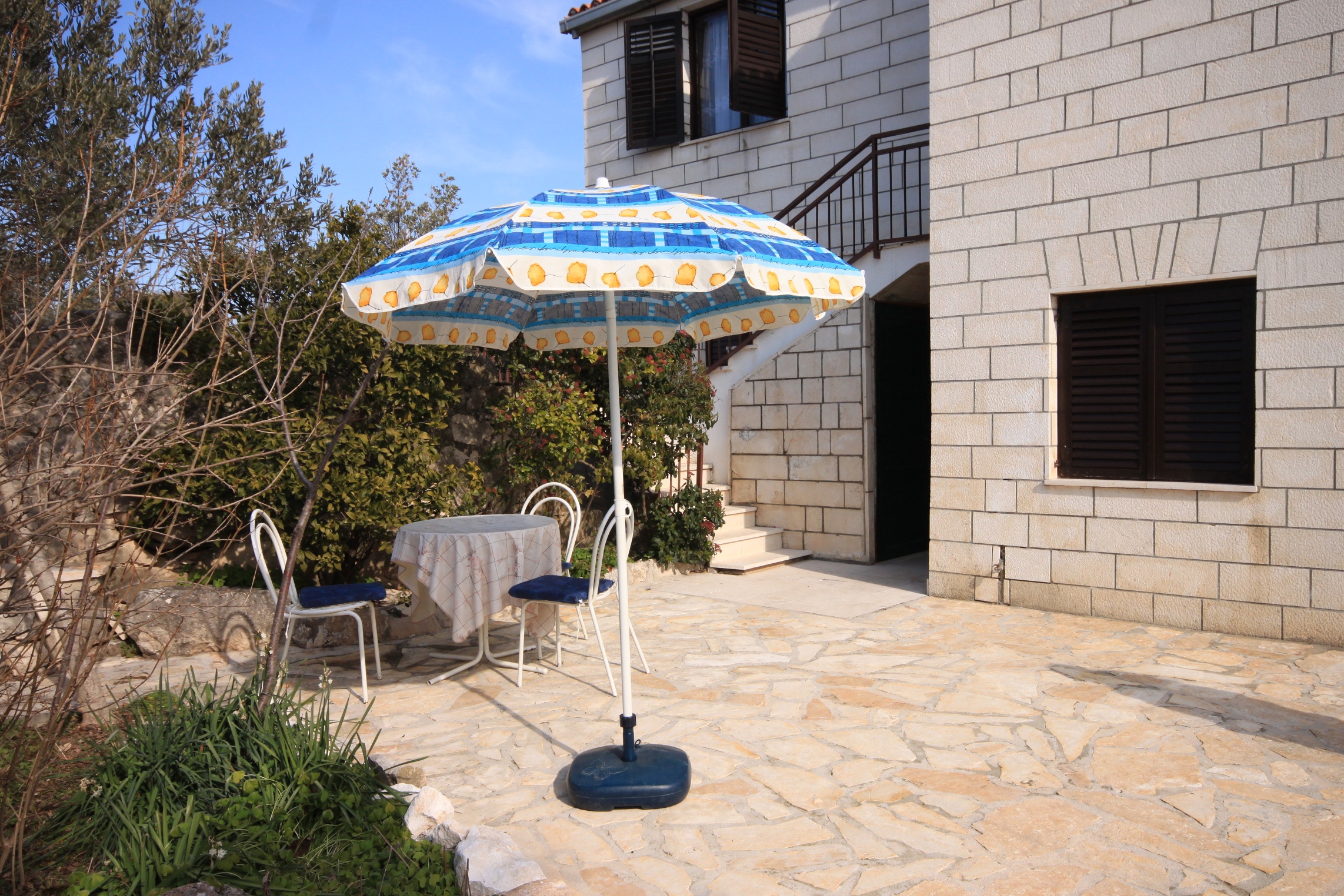 Three bedroom apartment with terrace Rogoznica  A-a