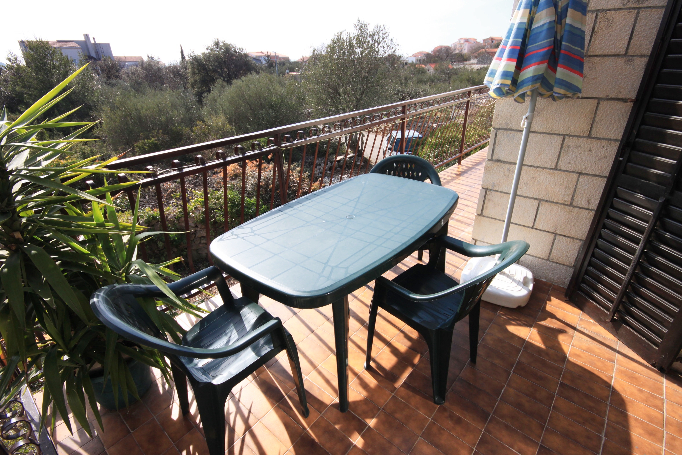 Three bedroom apartment with terrace Rogoznica  A-b