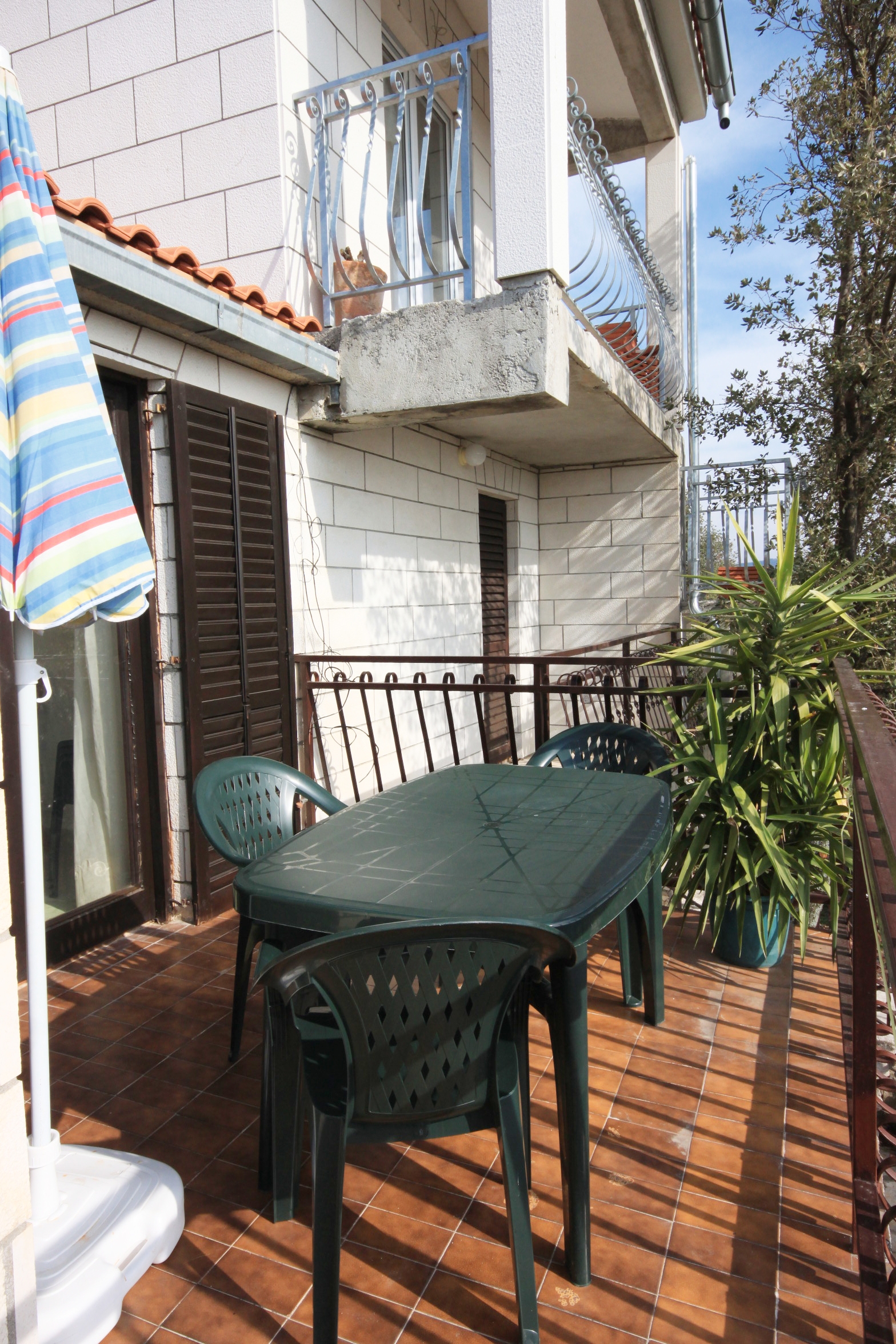 Three bedroom apartment with terrace Rogoznica  A-b