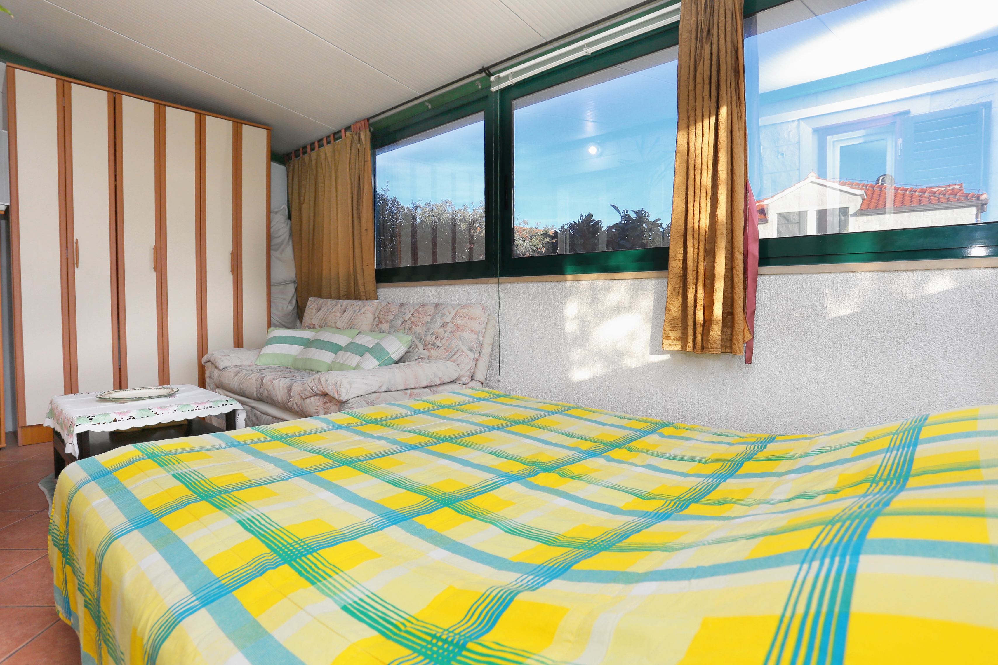 Three bedroom apartment with terrace Supetar, Brač  A-a