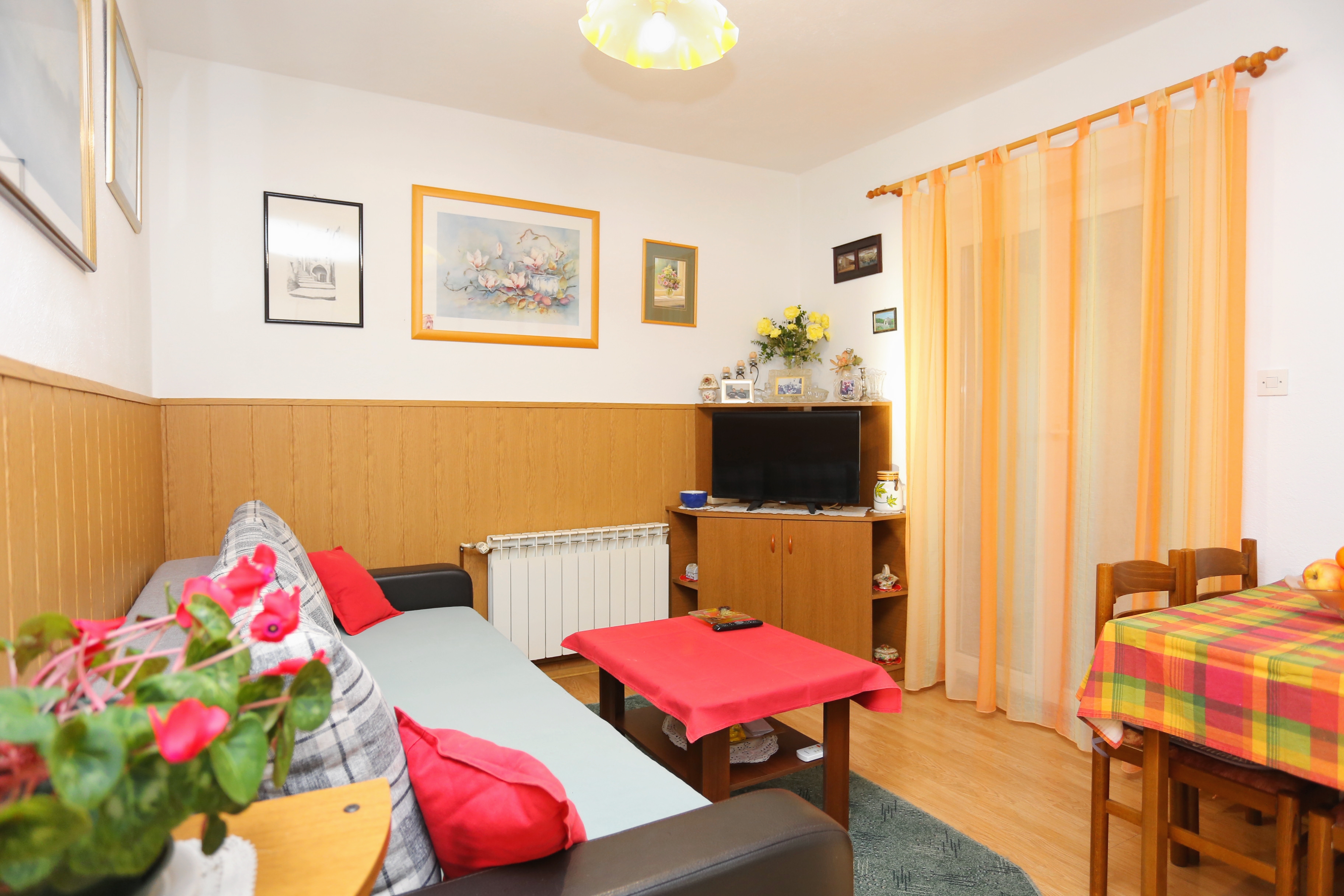 Three bedroom apartment with terrace Supetar, Brač (A-7549-a)