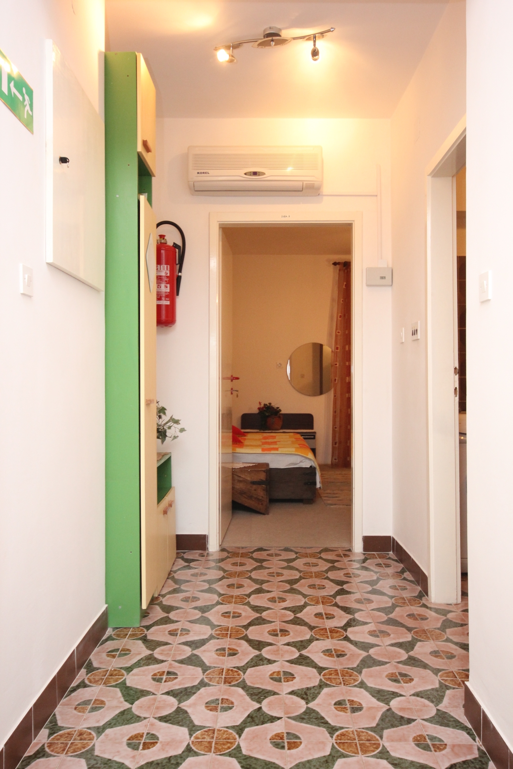 Two bedroom apartment with terrace and sea view Sumpetar, Omiš  A-a