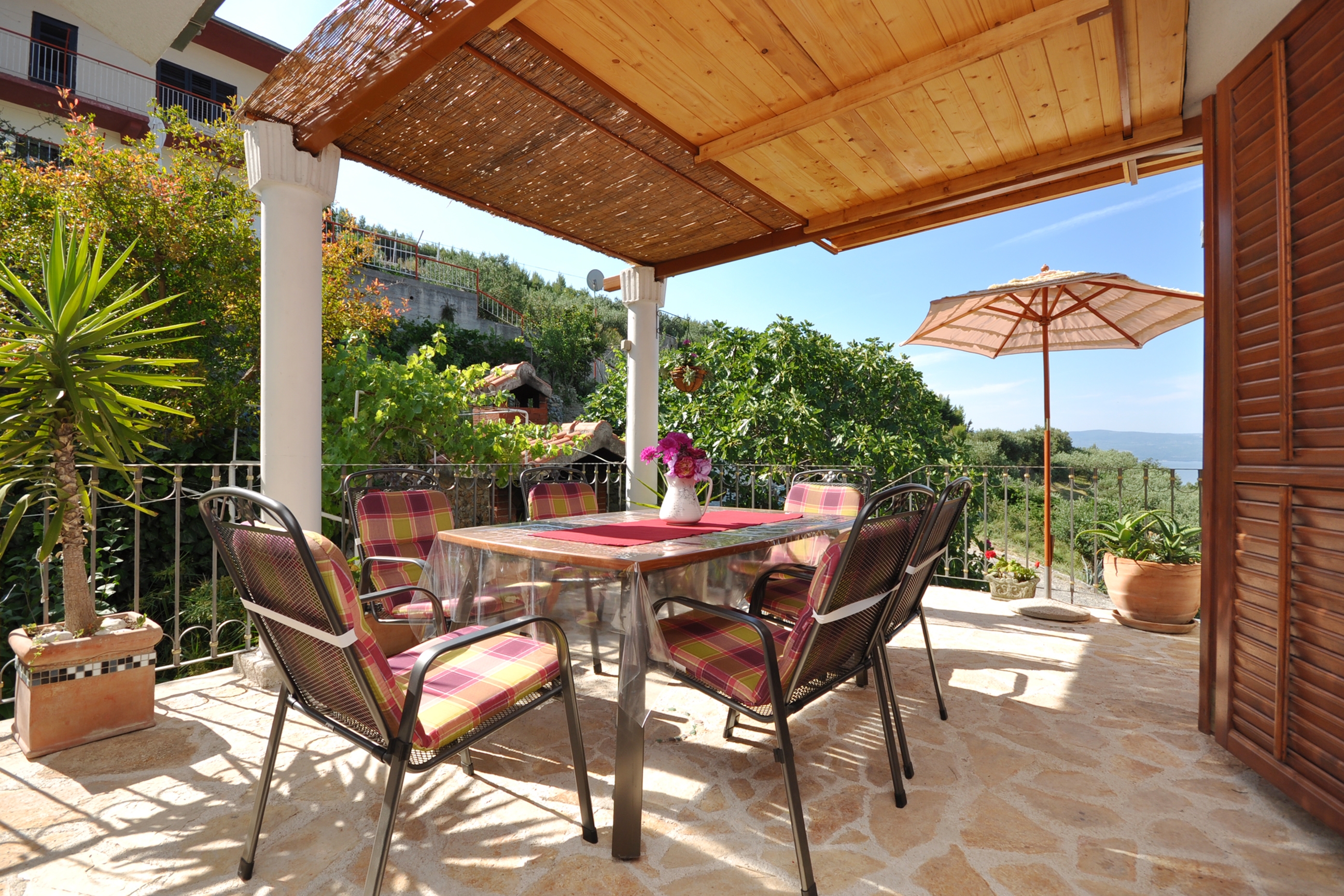 Two bedroom apartment with terrace and sea view Sumpetar, Omiš  A-b