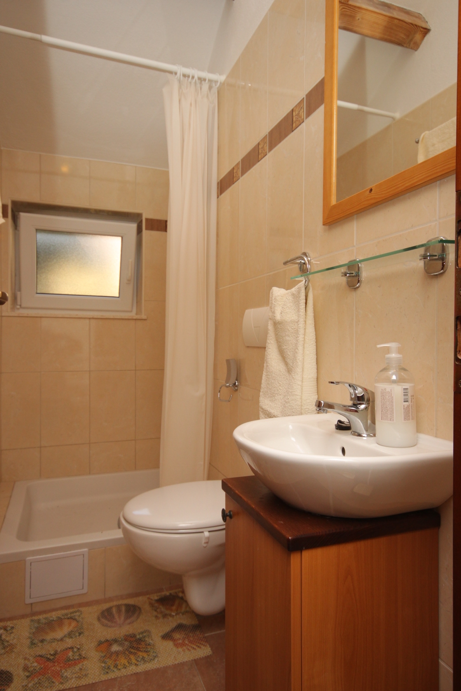 Three bedroom house with terrace and sea view Kaštel Novi, Kaštela  K