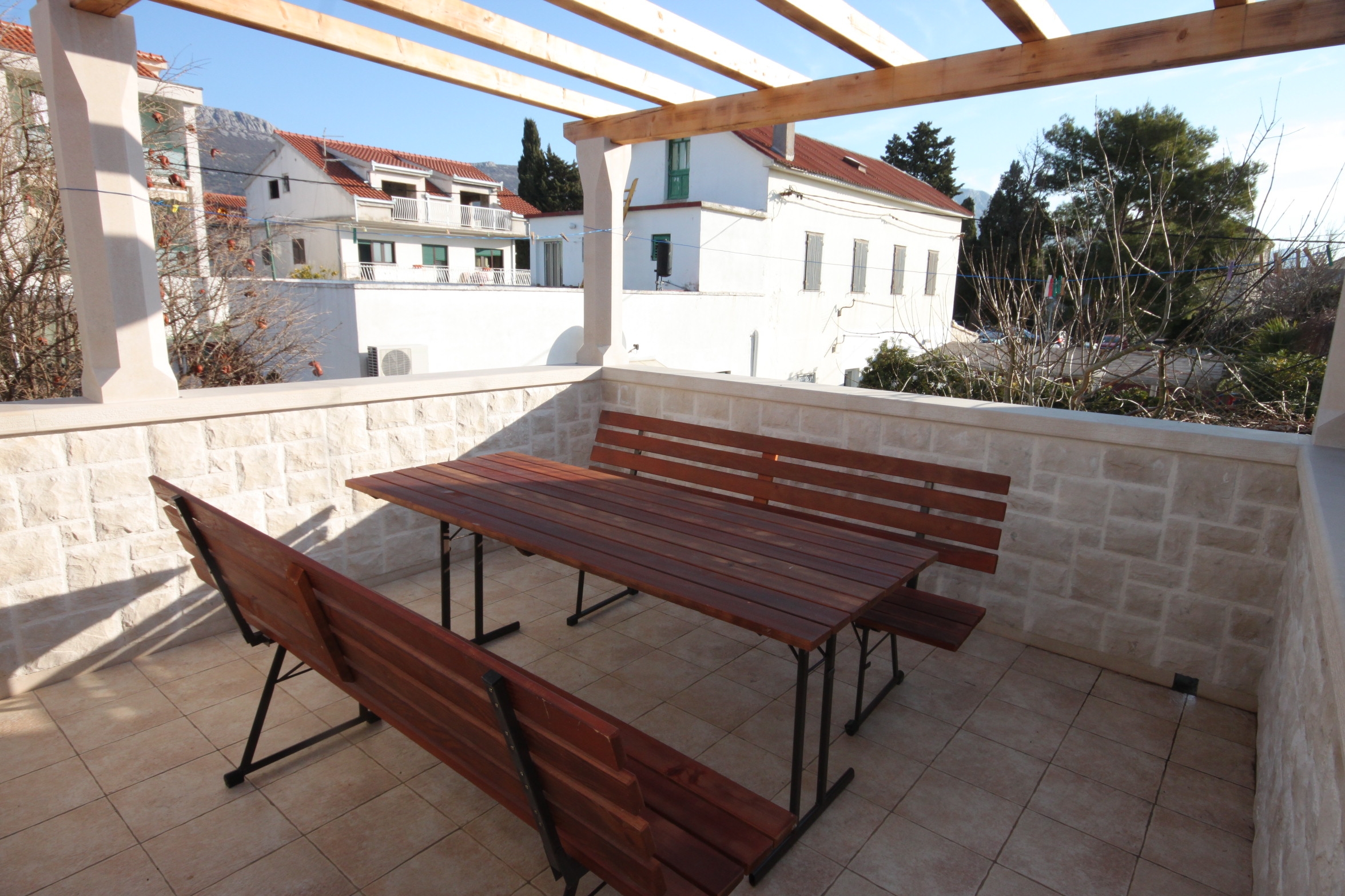 Trosobna kuća s terasom i pogledom na more Kaštel Novi, Kaštela  K